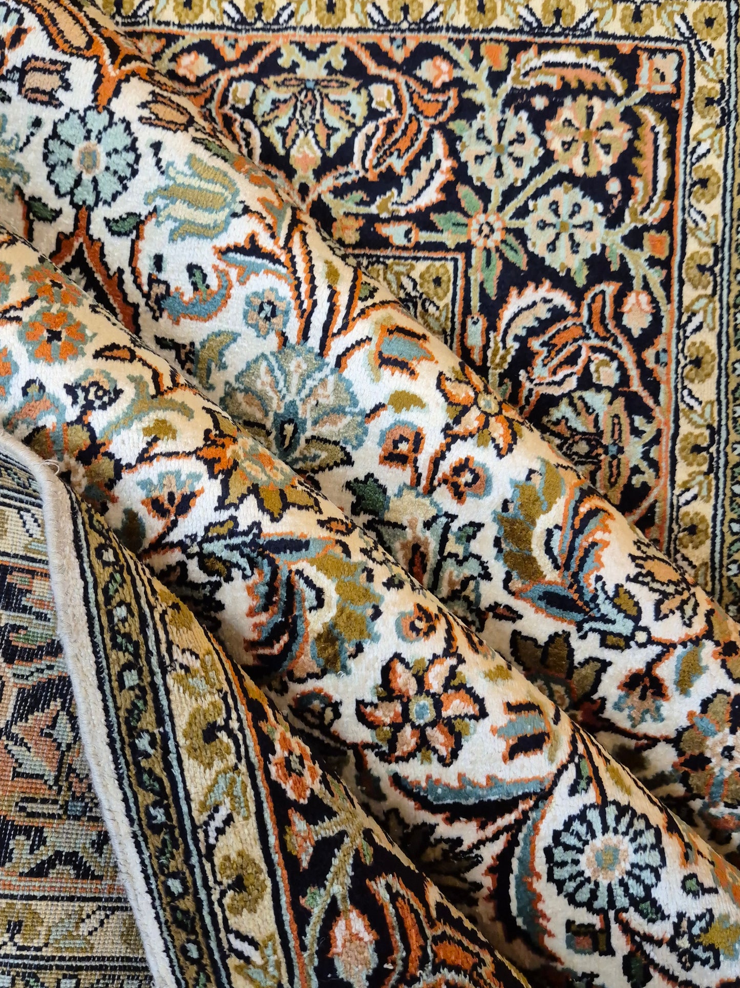 Kashmir Teppich Reine Seide Medaillon florales Design