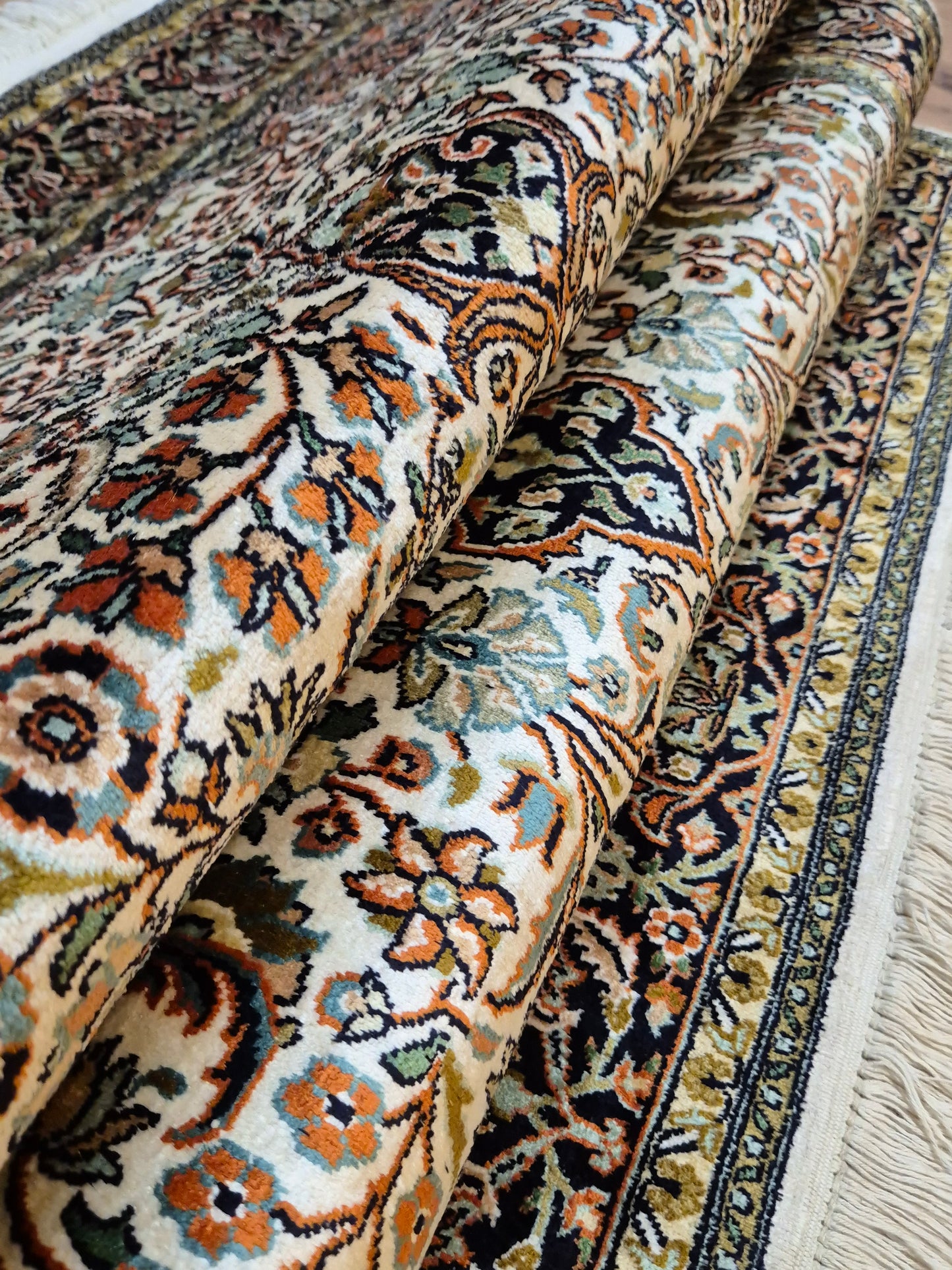 Kashmir Teppich Reine Seide Medaillon florales Design