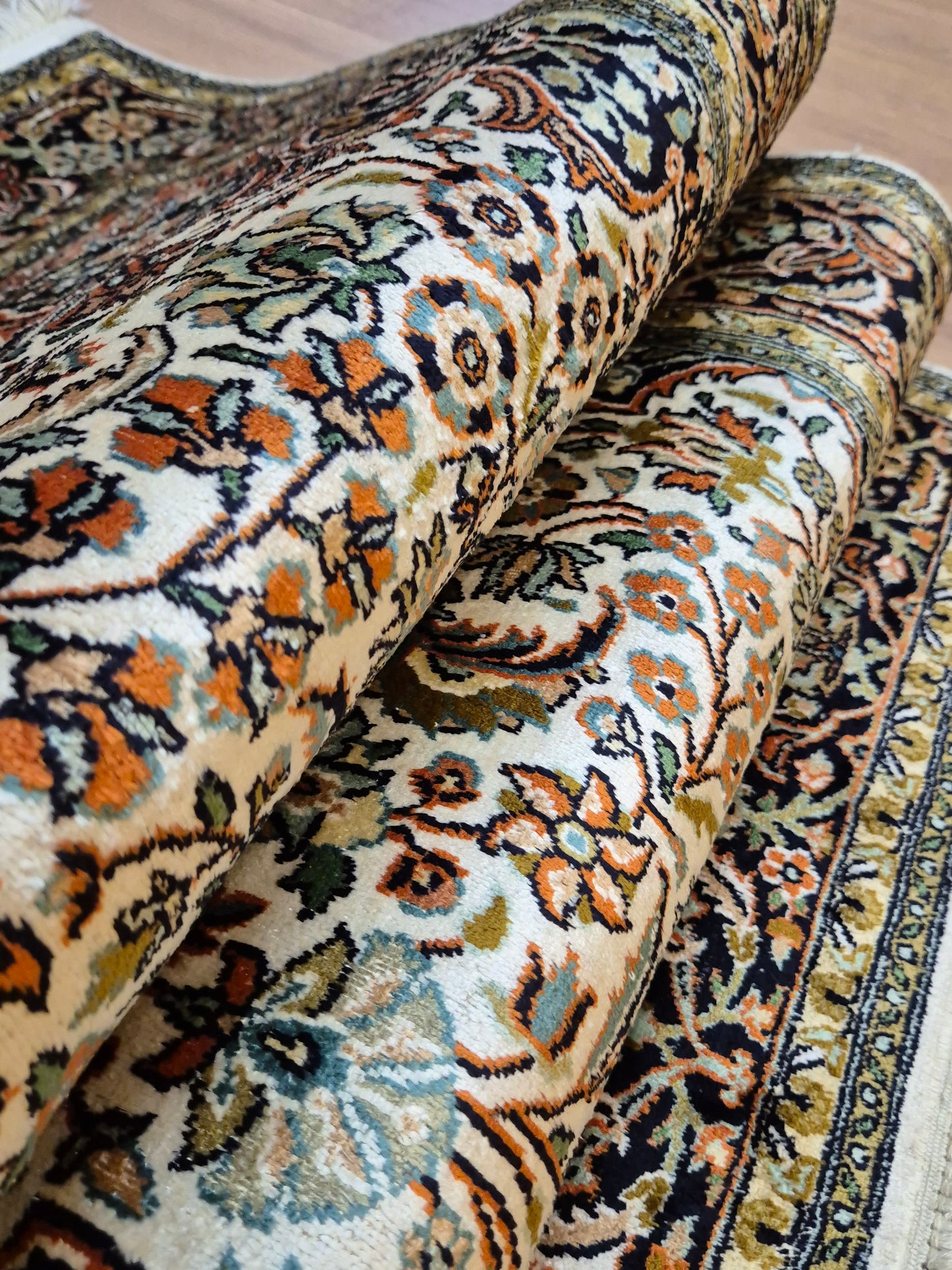 Kashmir Teppich Reine Seide Medaillon florales Design