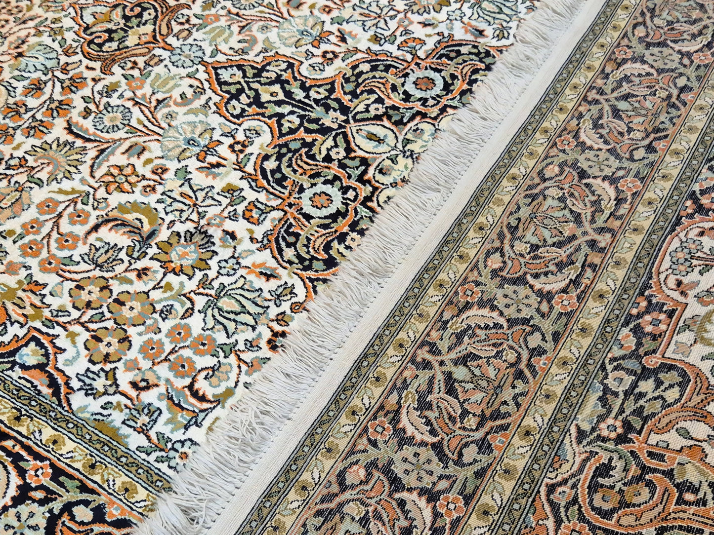 Kashmir Teppich Reine Seide Medaillon florales Design