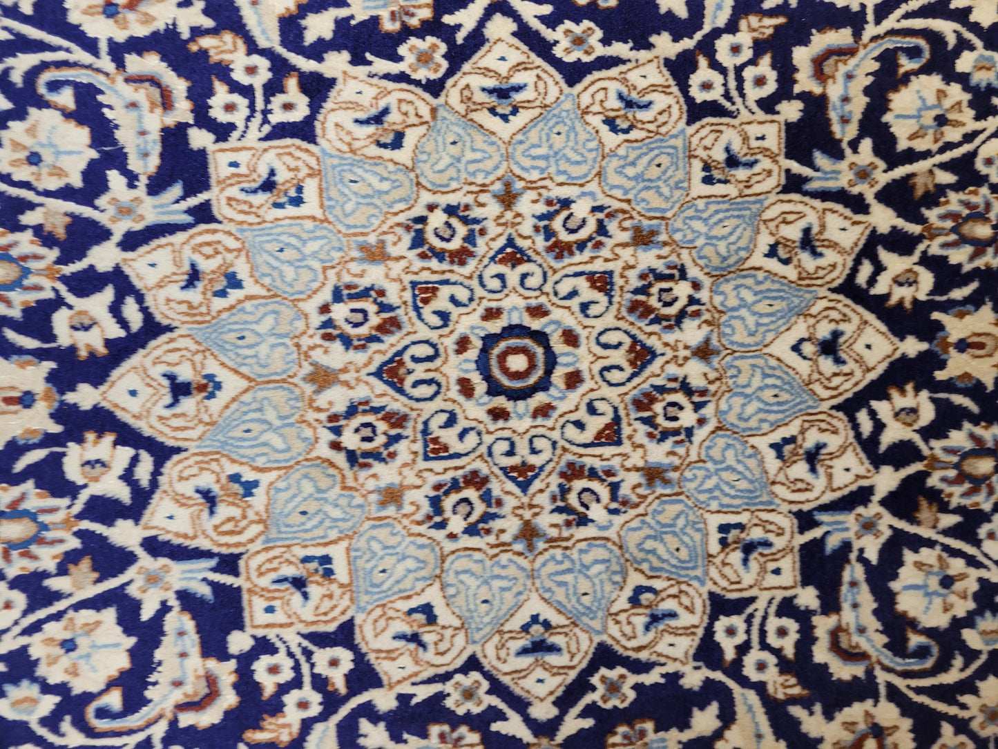 Nain Teppich Wolle mit Seide Medaillon Blau fein