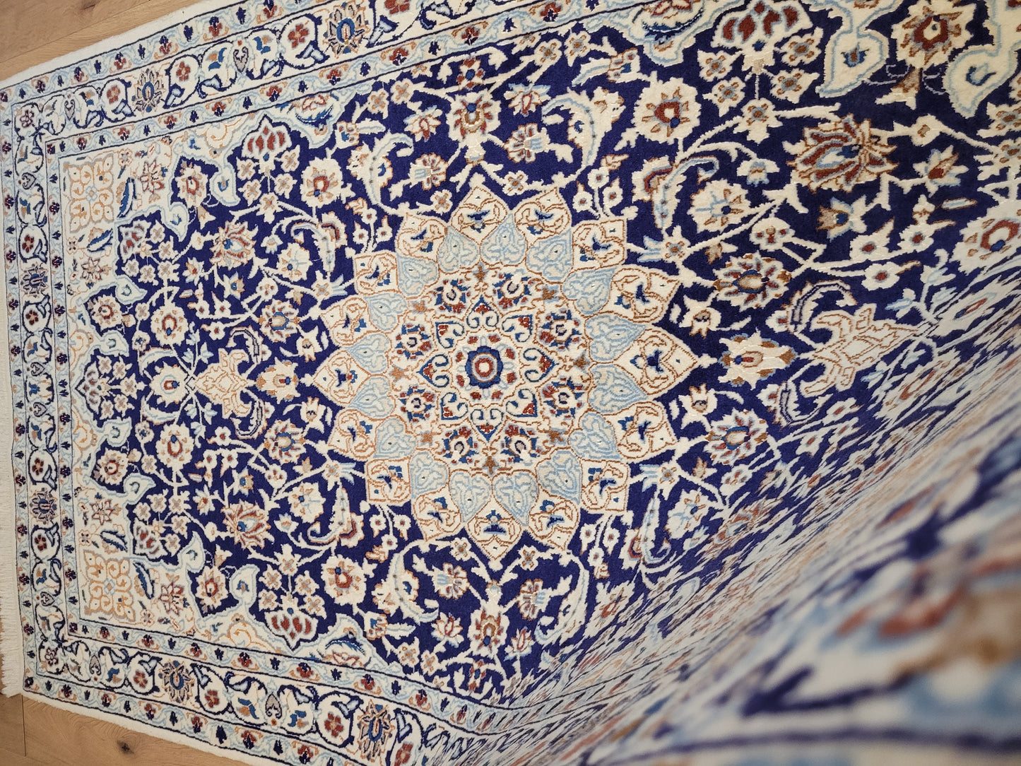 Nain Teppich Wolle mit Seide Medaillon Blau fein