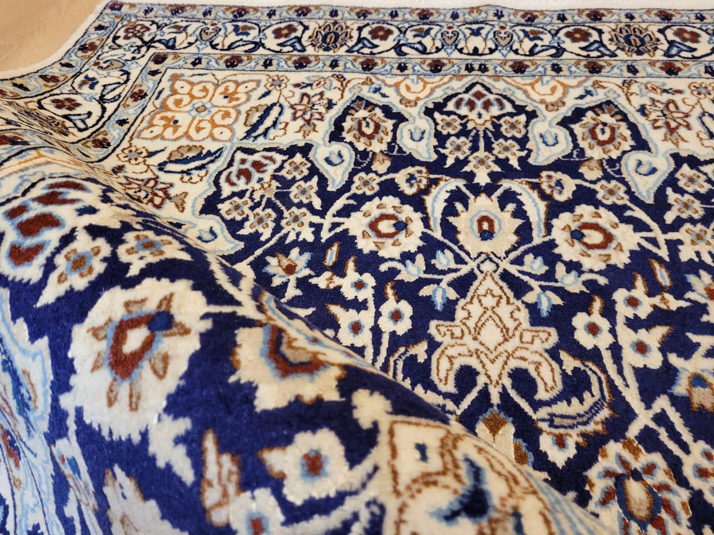 Nain Teppich Wolle mit Seide Medaillon Blau fein