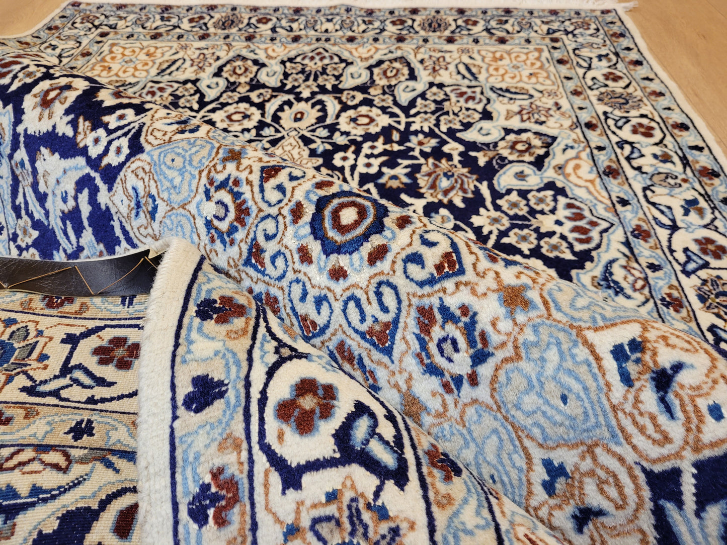 Nain Teppich Wolle mit Seide Medaillon Blau fein