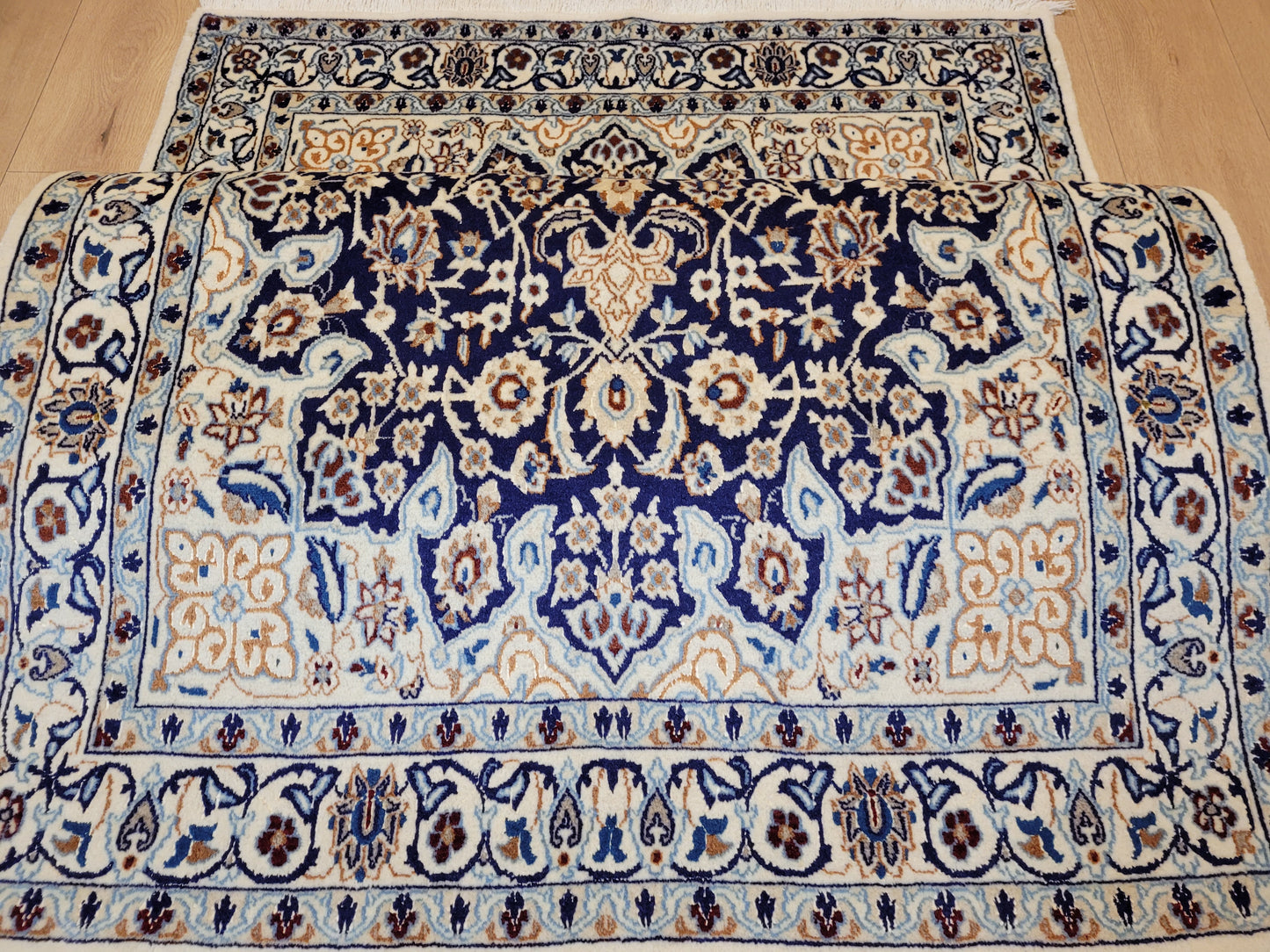 Nain Teppich Wolle mit Seide Medaillon Blau fein