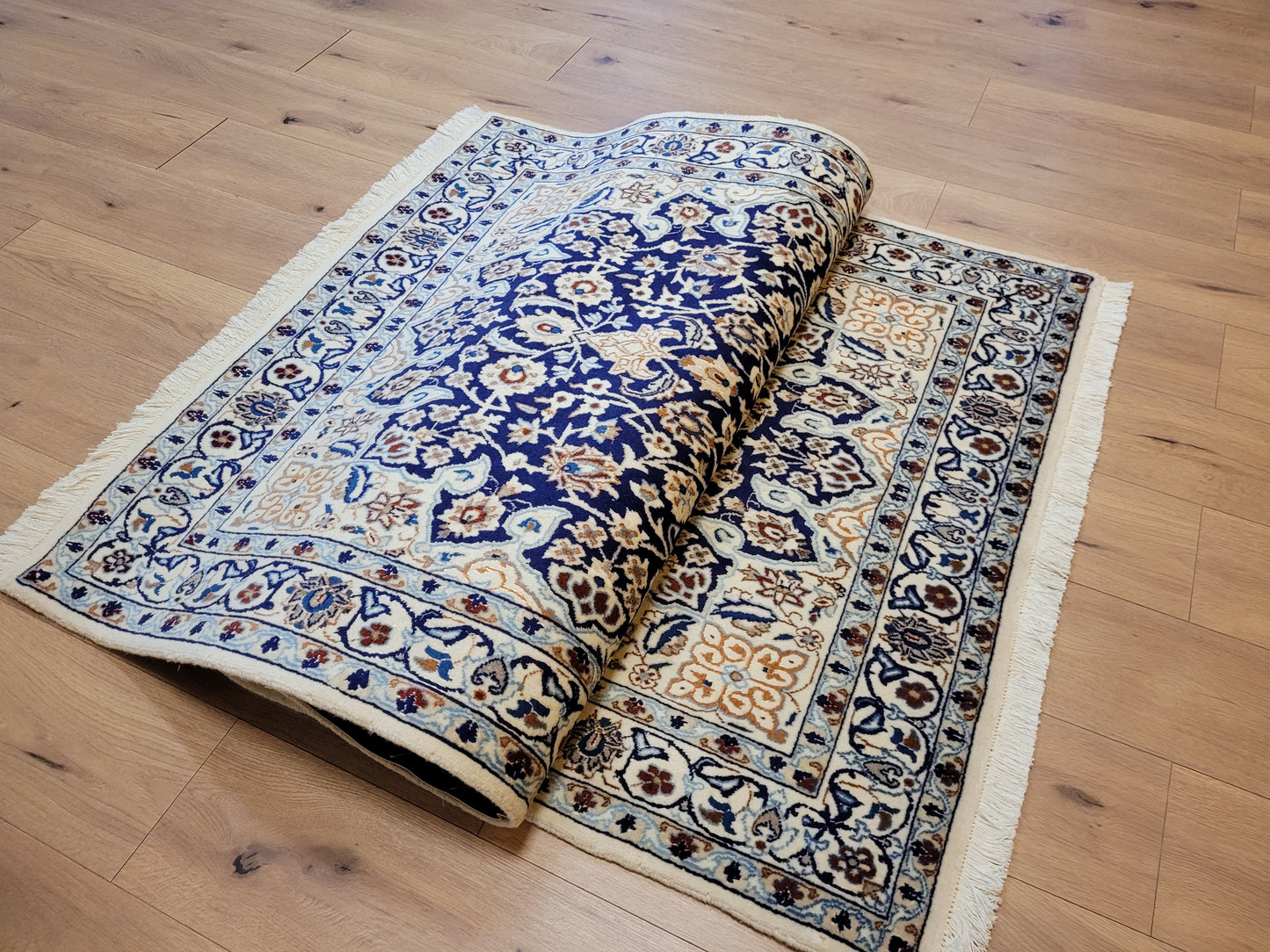 Nain Teppich Wolle mit Seide Medaillon Blau fein