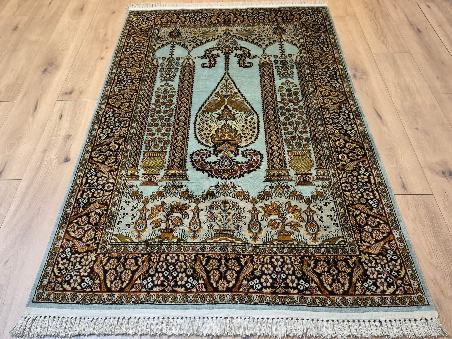 Seidenteppich Kashmir Lebensbaum feine Knüpfung edles Design