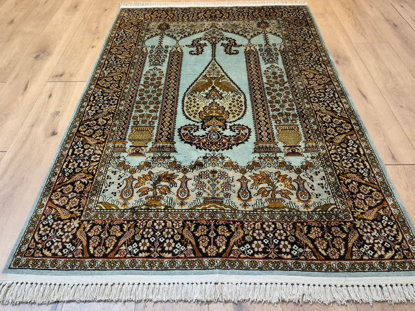 Seidenteppich Kashmir Lebensbaum feine Knüpfung edles Design