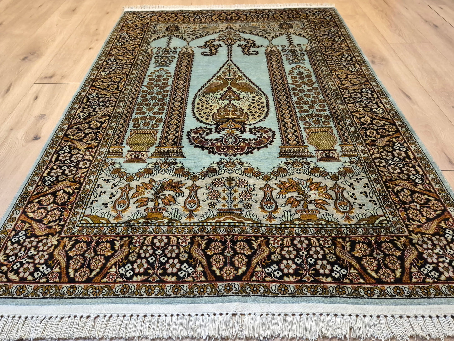 Seidenteppich Kashmir Lebensbaum feine Knüpfung edles Design