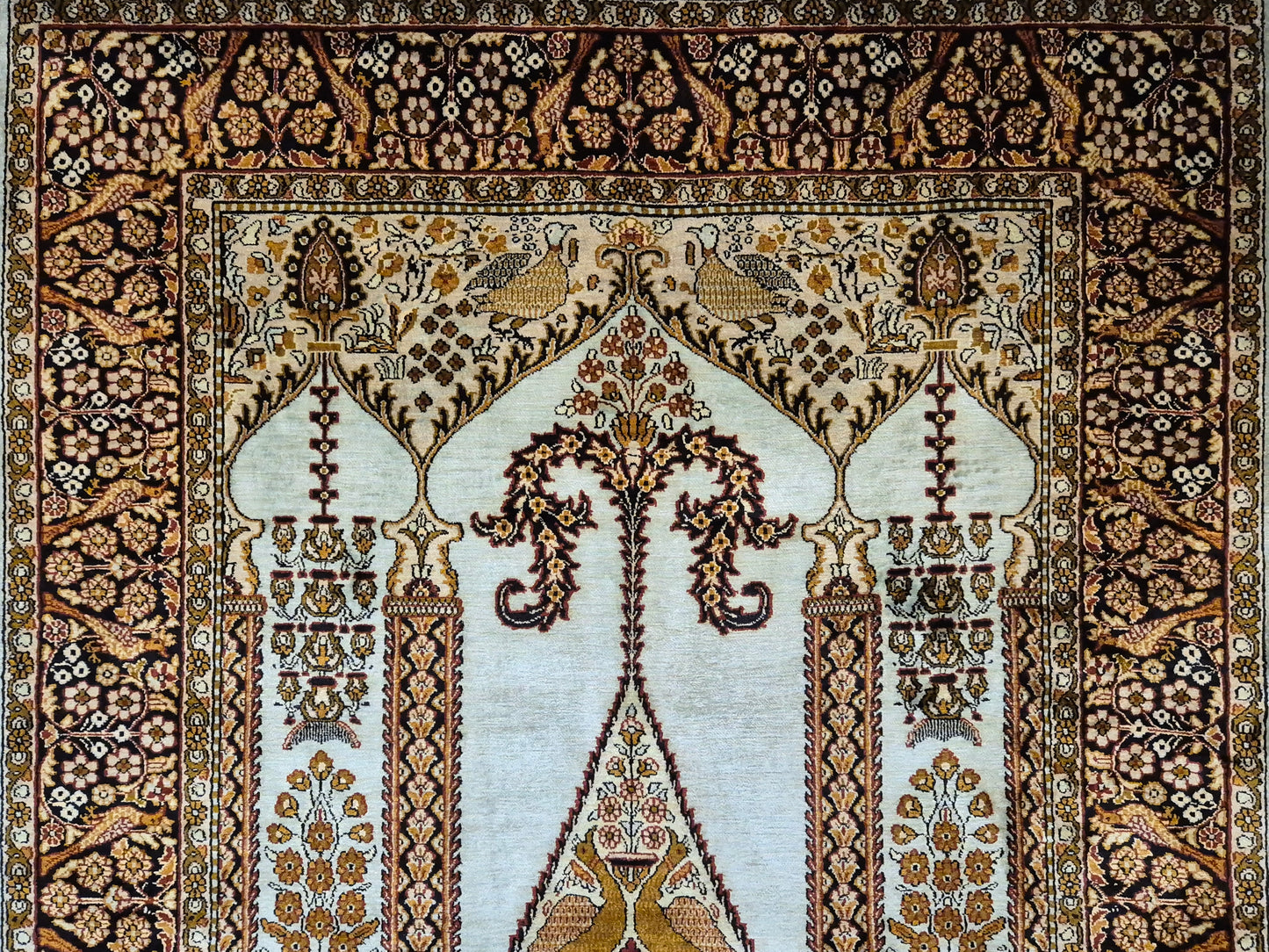 Seidenteppich Kashmir Lebensbaum feine Knüpfung edles Design