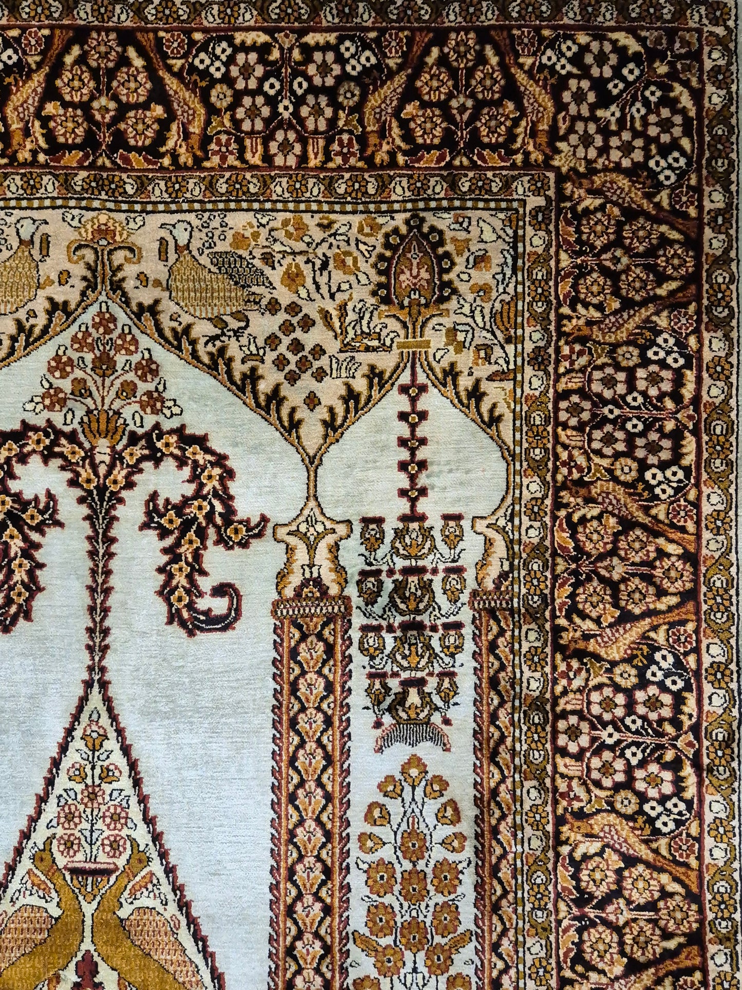 Seidenteppich Kashmir Lebensbaum feine Knüpfung edles Design