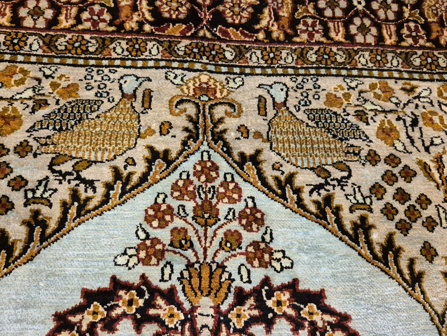 Seidenteppich Kashmir Lebensbaum feine Knüpfung edles Design