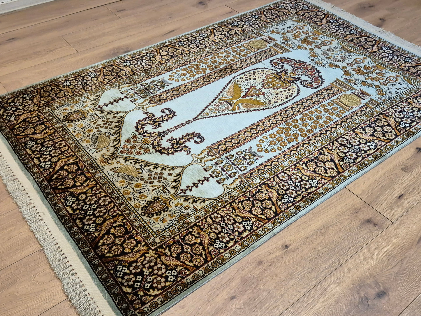 Seidenteppich Kashmir Lebensbaum feine Knüpfung edles Design