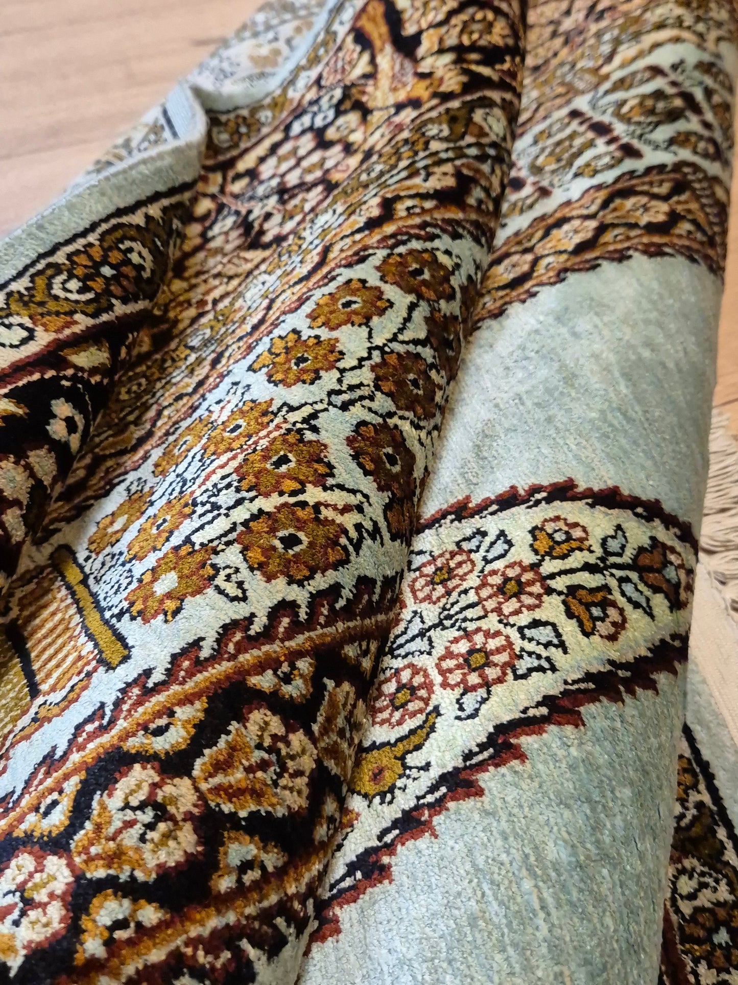 Seidenteppich Kashmir Lebensbaum feine Knüpfung edles Design