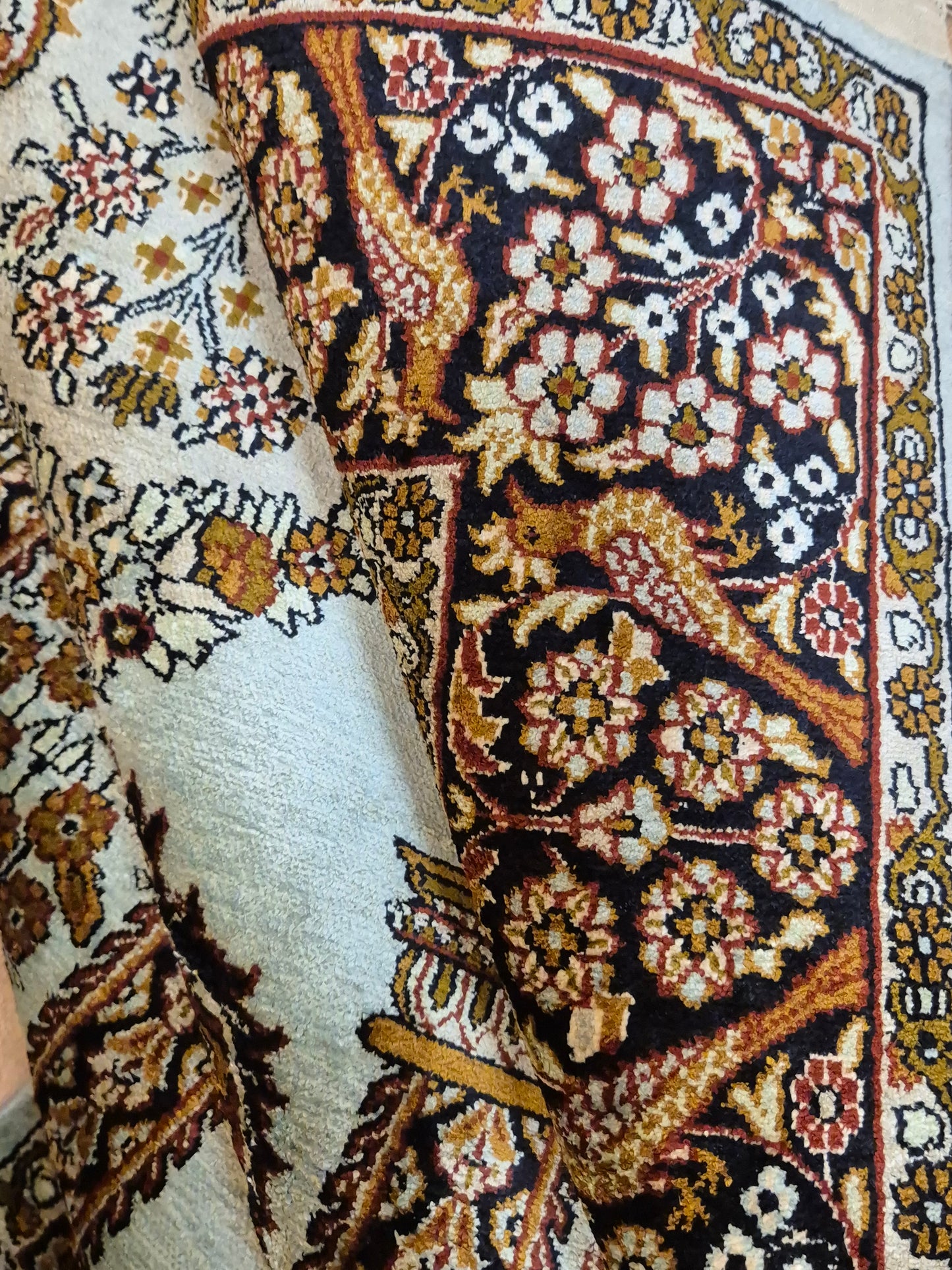 Seidenteppich Kashmir Lebensbaum feine Knüpfung edles Design