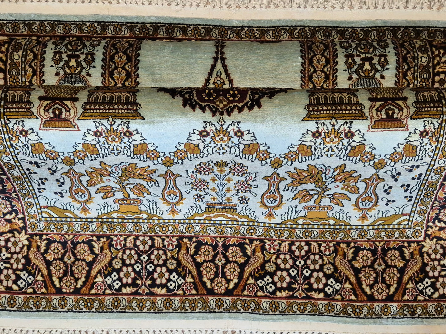 Seidenteppich Kashmir Lebensbaum feine Knüpfung edles Design