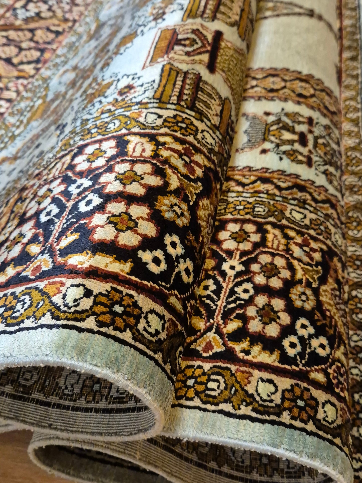 Seidenteppich Kashmir Lebensbaum feine Knüpfung edles Design