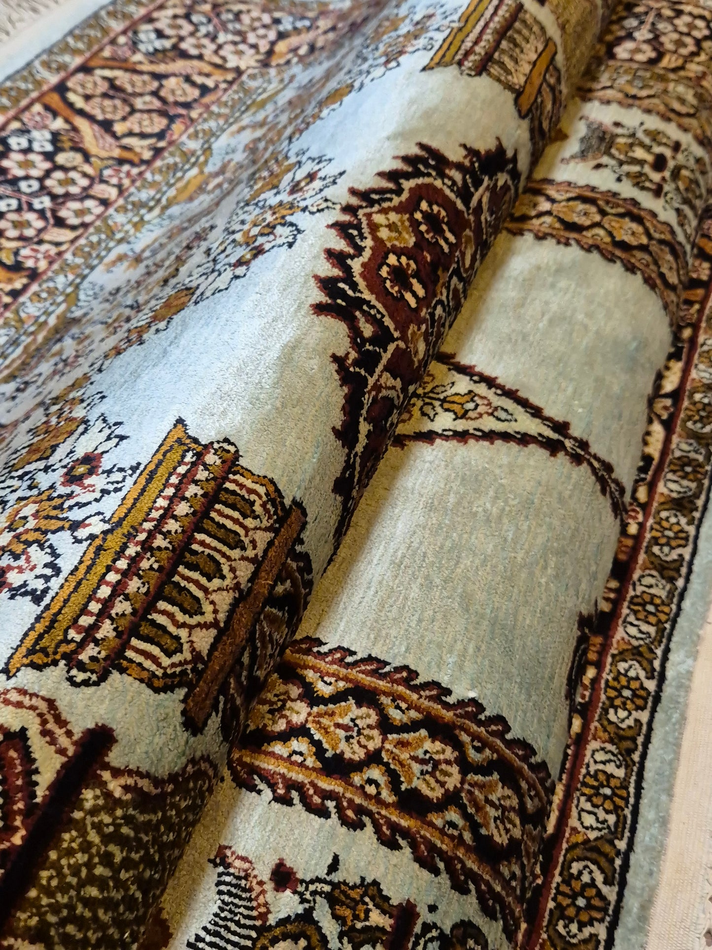 Seidenteppich Kashmir Lebensbaum feine Knüpfung edles Design