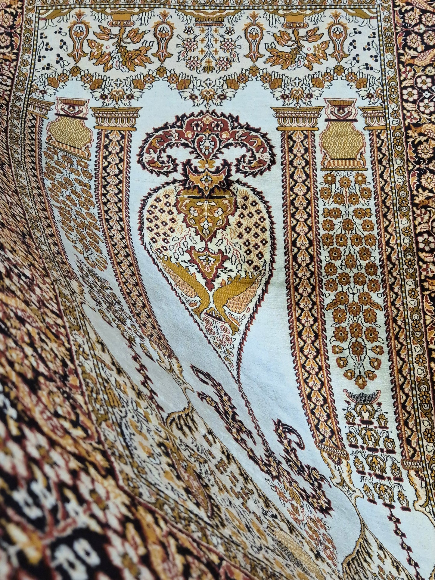 Seidenteppich Kashmir Lebensbaum feine Knüpfung edles Design