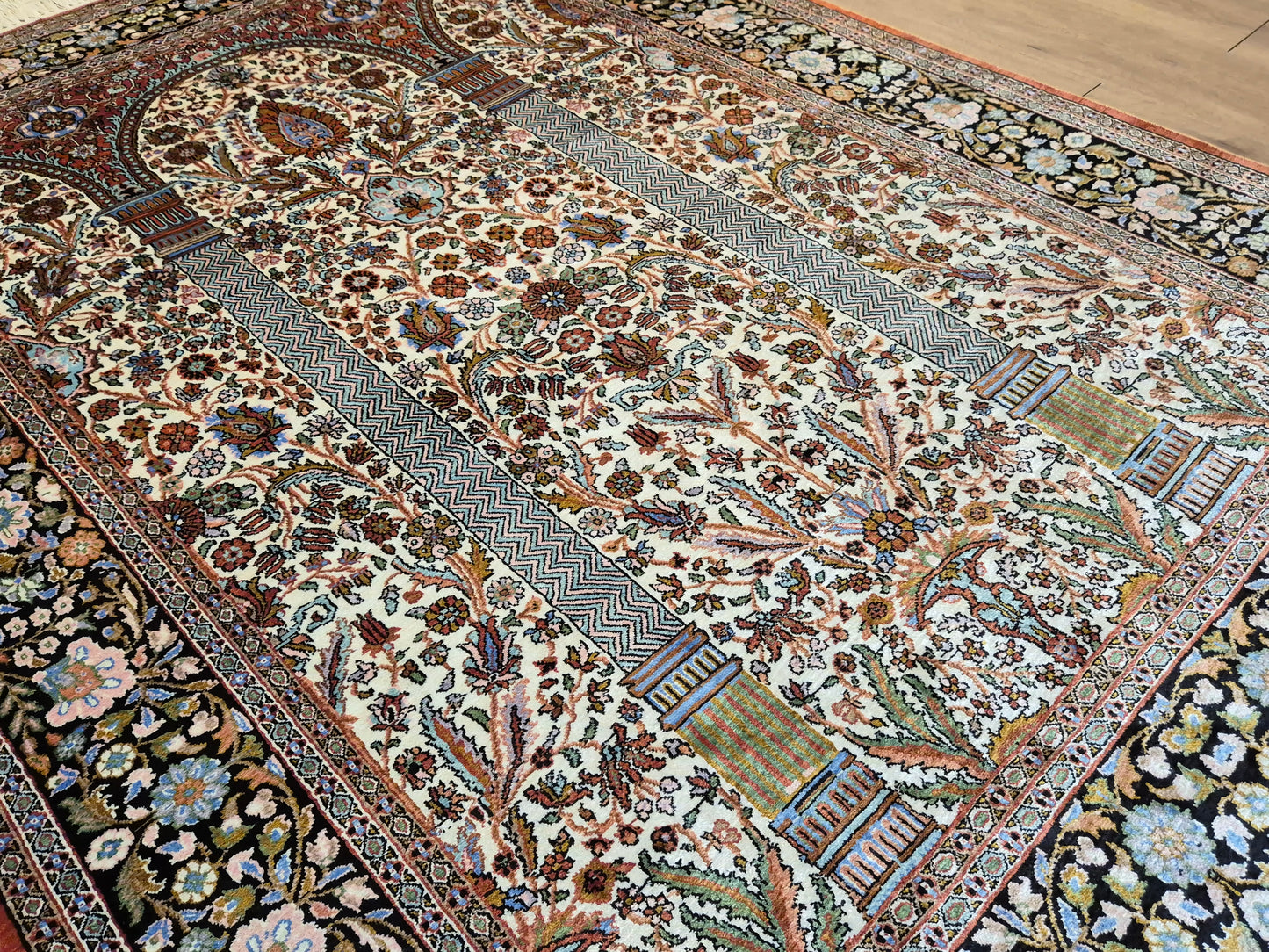 Kashmir Seidenteppich Naturseide Arkadenmuster feine Knüpfung