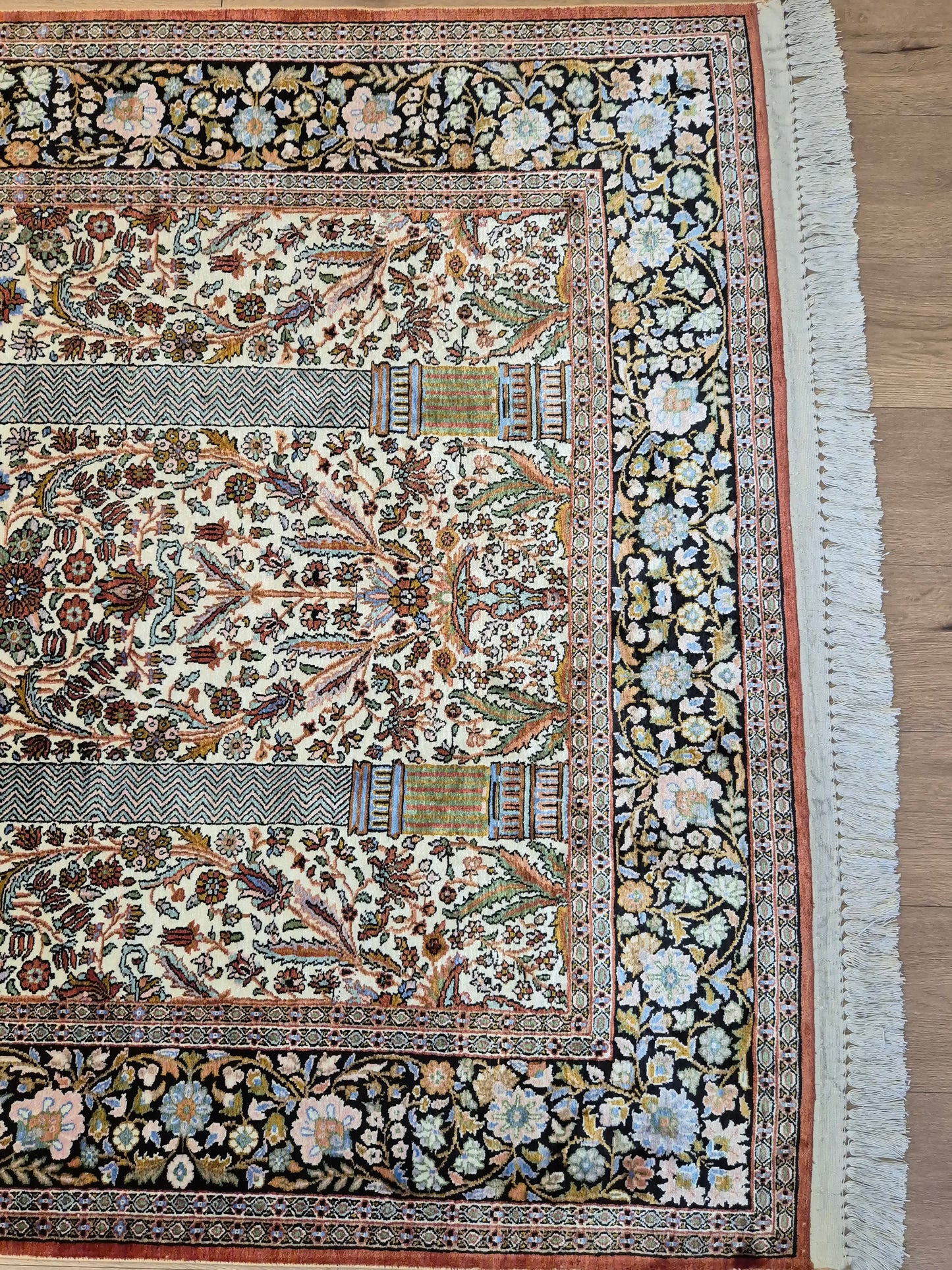 Kashmir Seidenteppich Naturseide Arkadenmuster feine Knüpfung