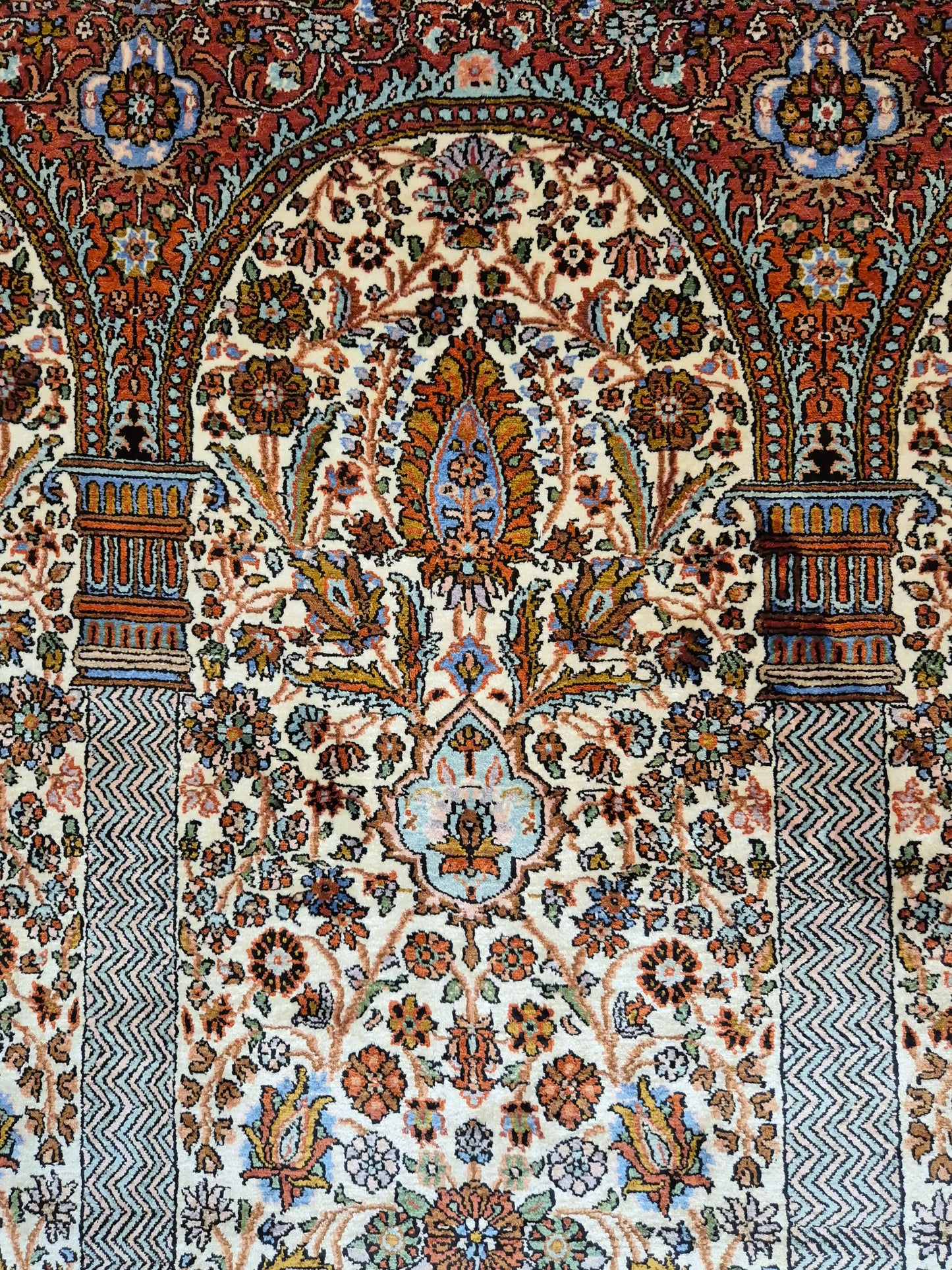 Kashmir Seidenteppich Naturseide Arkadenmuster feine Knüpfung