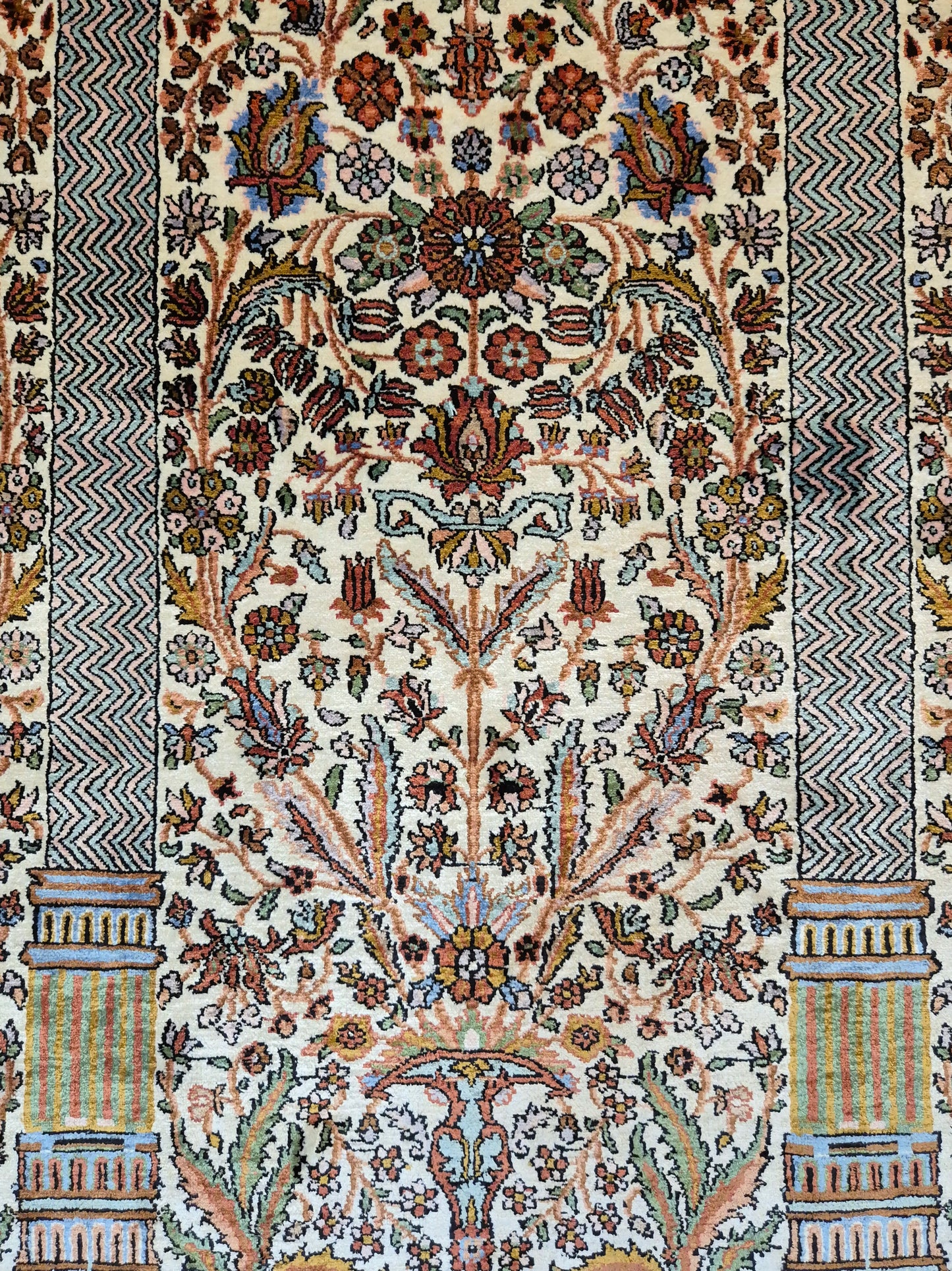 Kashmir Seidenteppich Naturseide Arkadenmuster feine Knüpfung