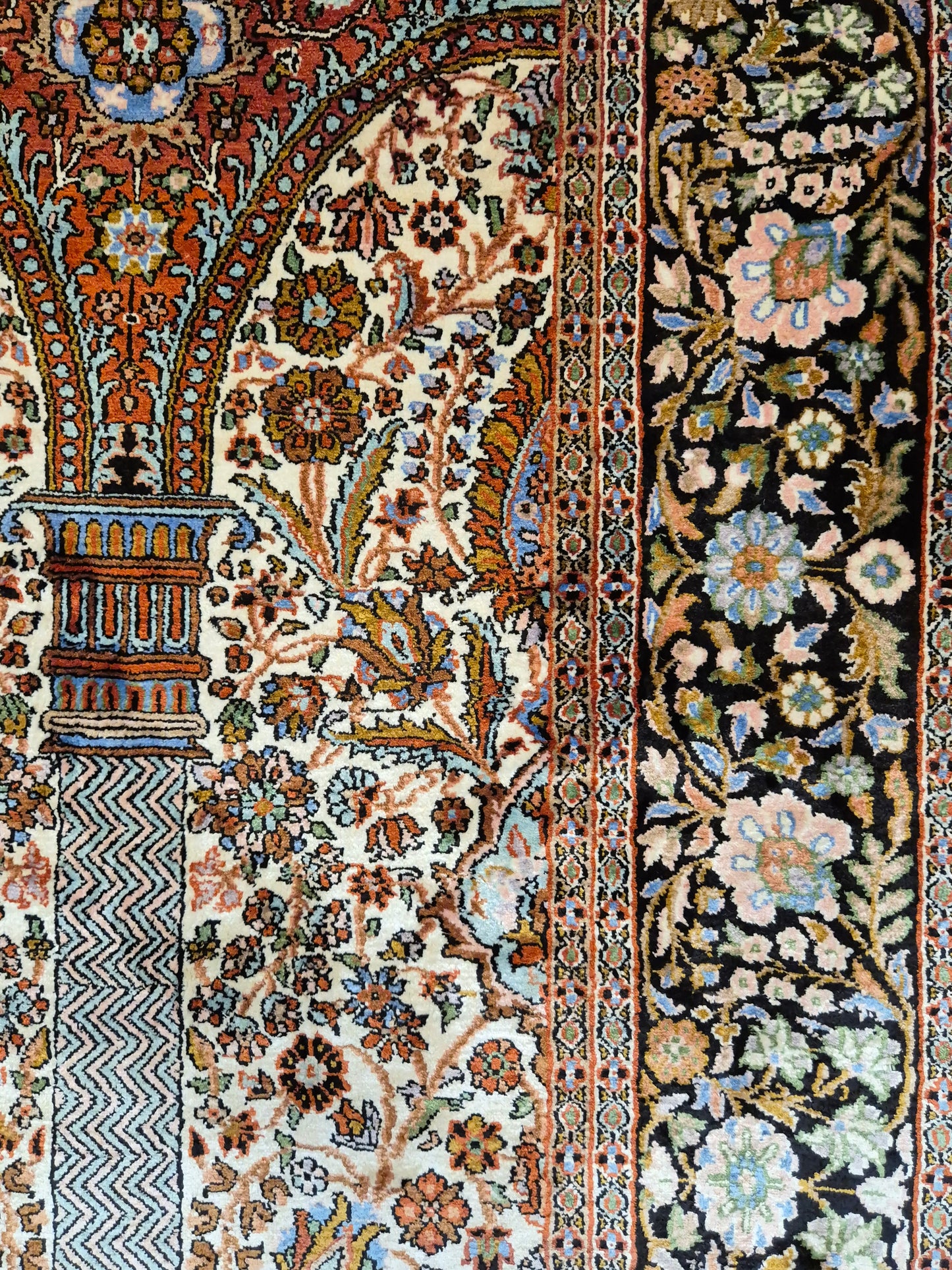 Kashmir Seidenteppich Naturseide Arkadenmuster feine Knüpfung