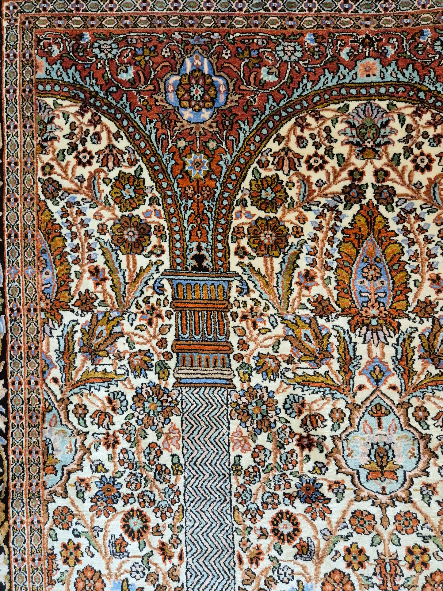 Kashmir Seidenteppich Naturseide Arkadenmuster feine Knüpfung