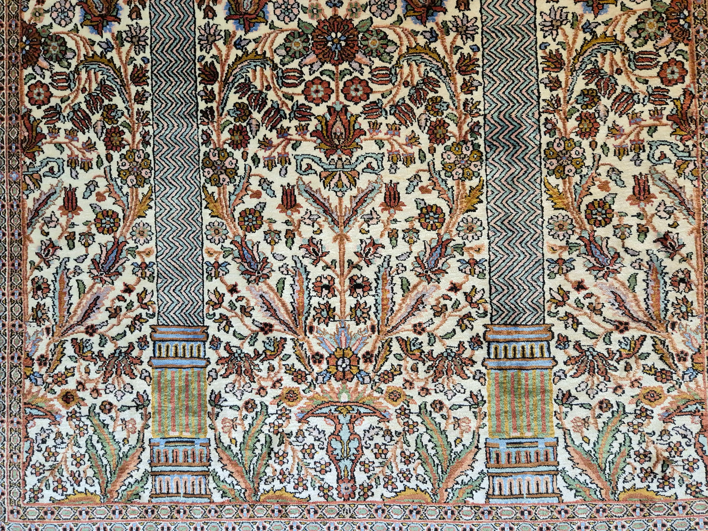 Kashmir Seidenteppich Naturseide Arkadenmuster feine Knüpfung