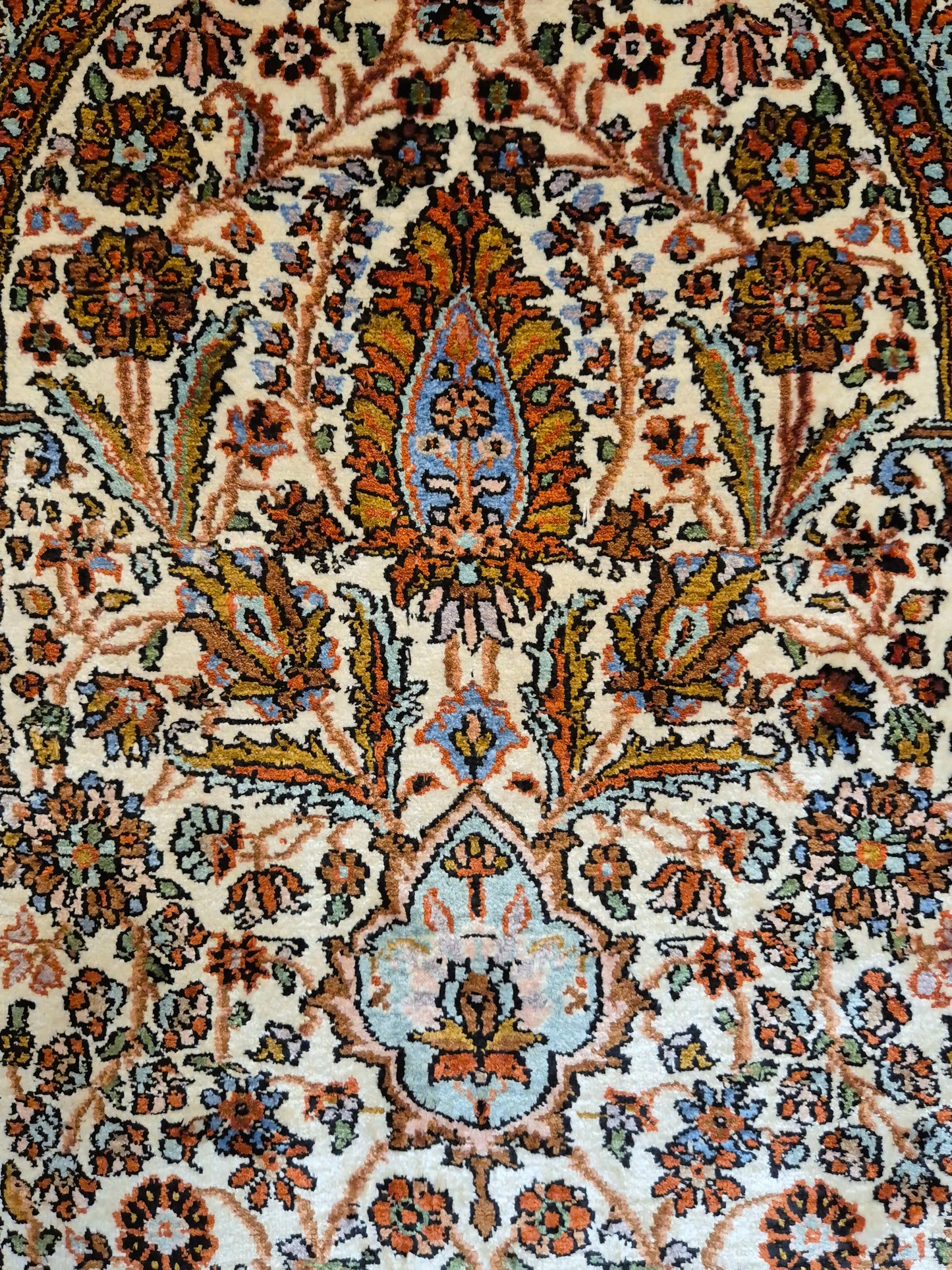 Kashmir Seidenteppich Naturseide Arkadenmuster feine Knüpfung