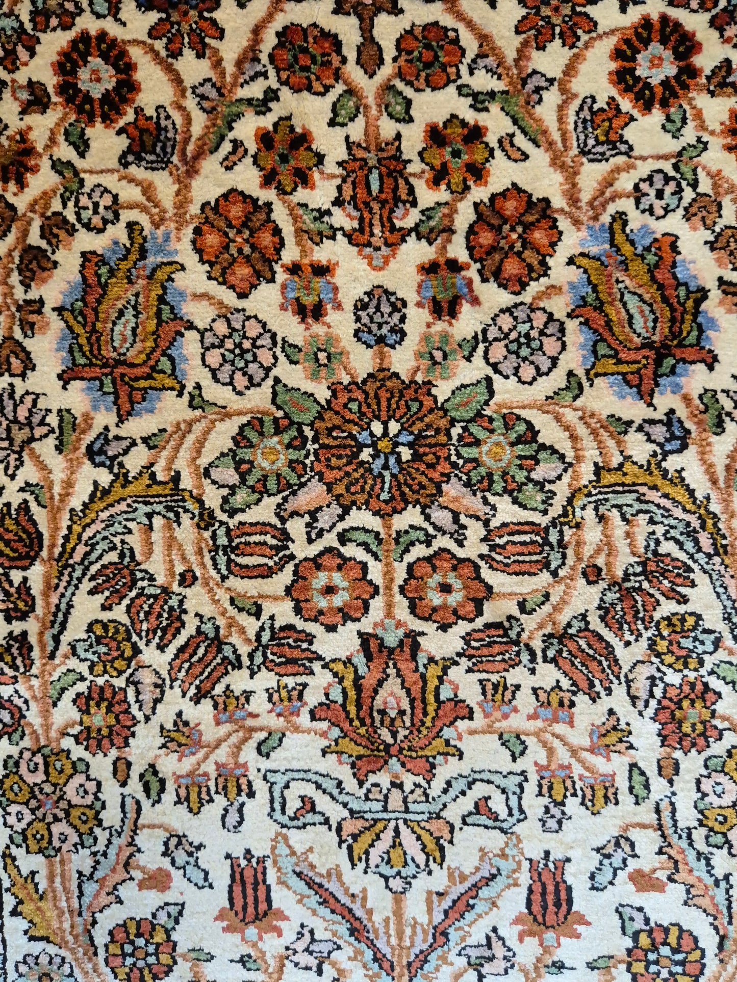 Kashmir Seidenteppich Naturseide Arkadenmuster feine Knüpfung