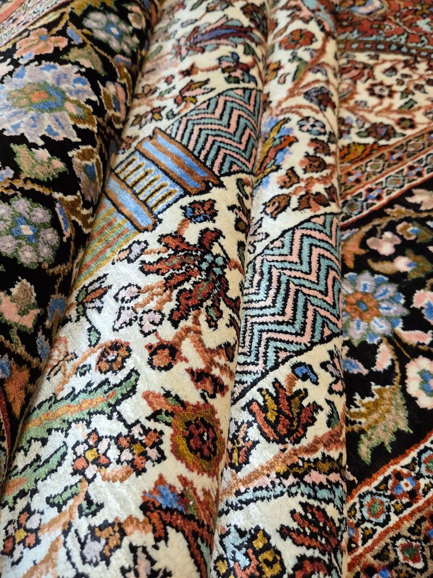 Kashmir Seidenteppich Naturseide Arkadenmuster feine Knüpfung