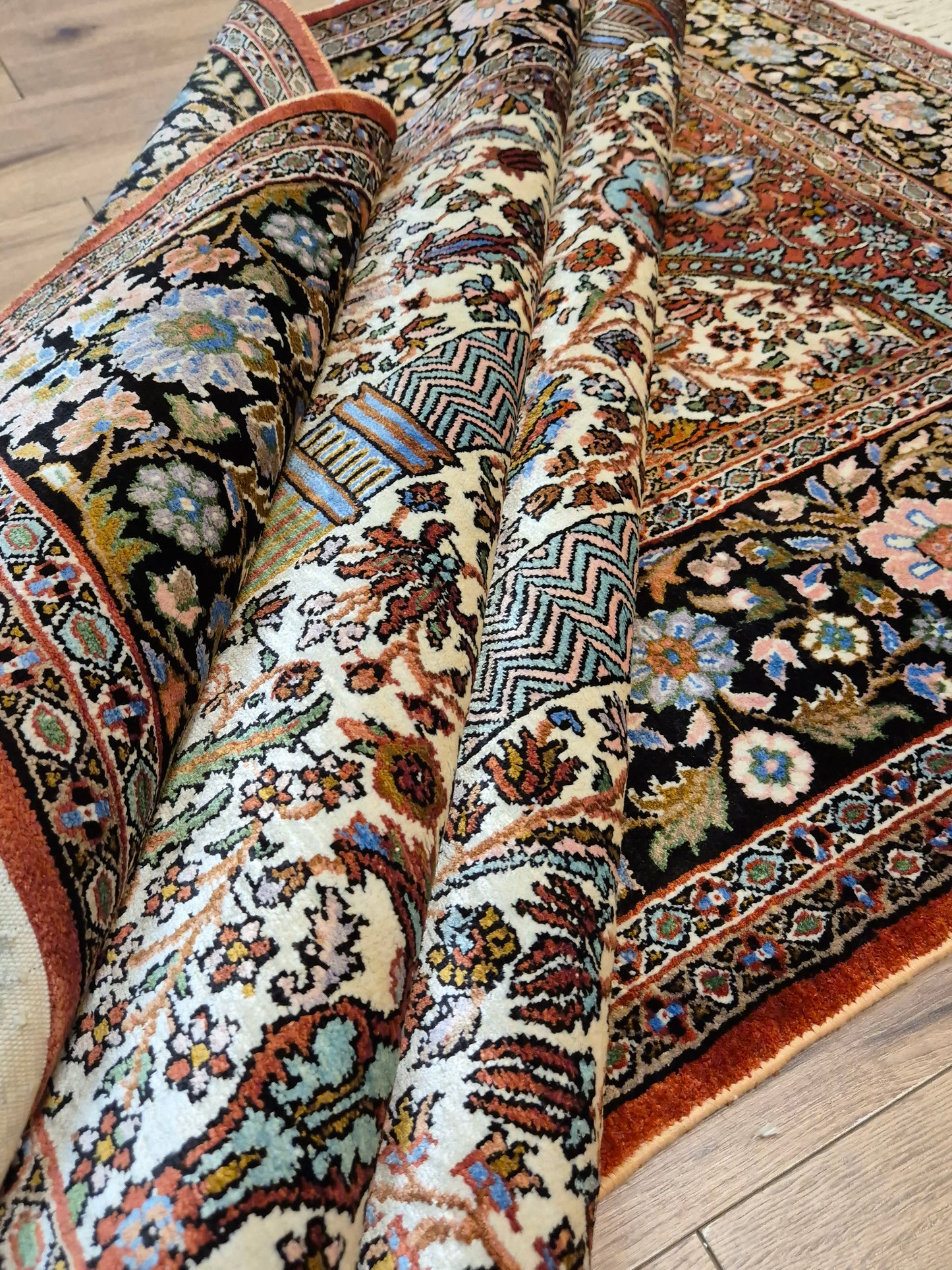 Kashmir Seidenteppich Naturseide Arkadenmuster feine Knüpfung