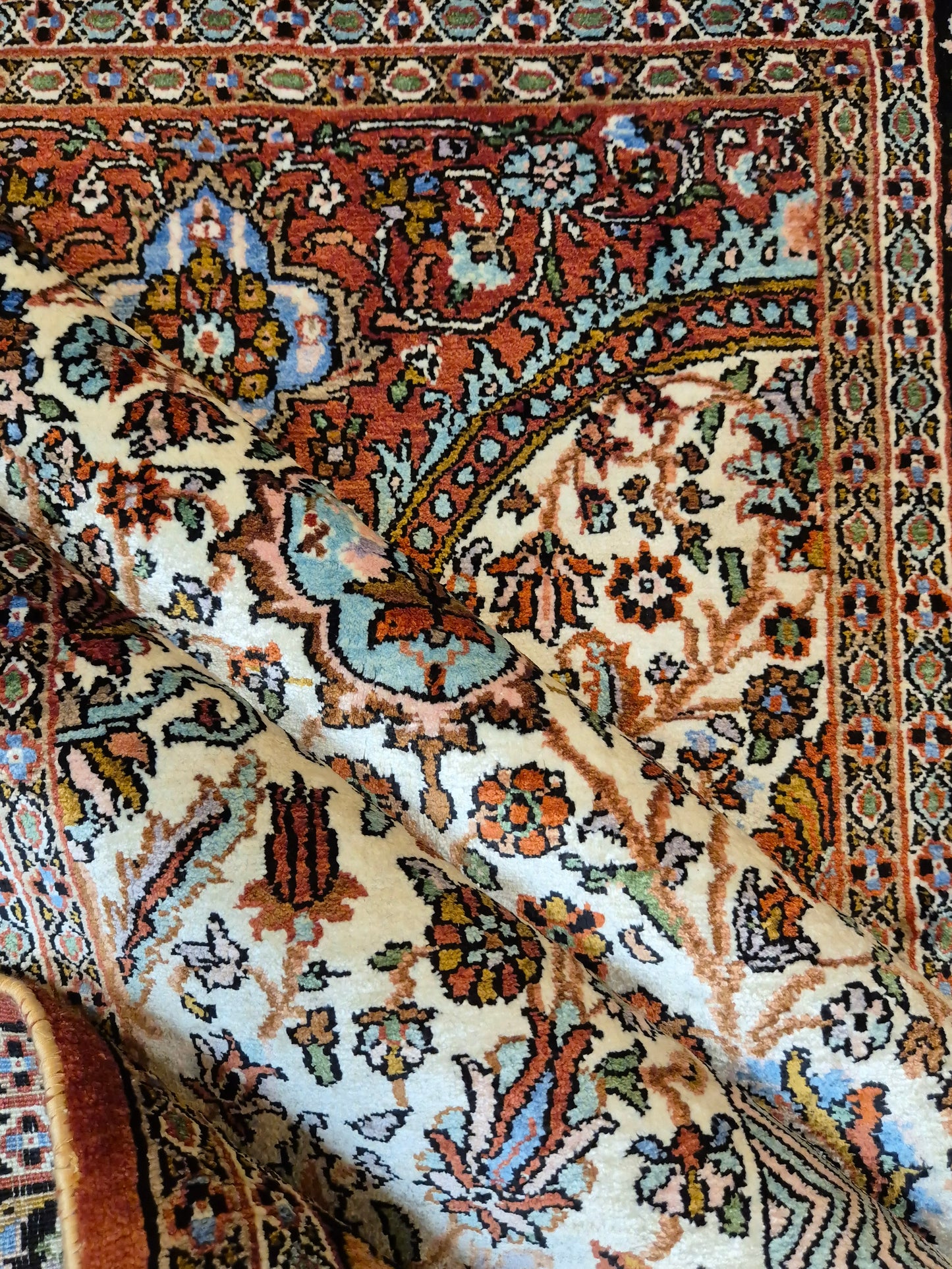 Kashmir Seidenteppich Naturseide Arkadenmuster feine Knüpfung