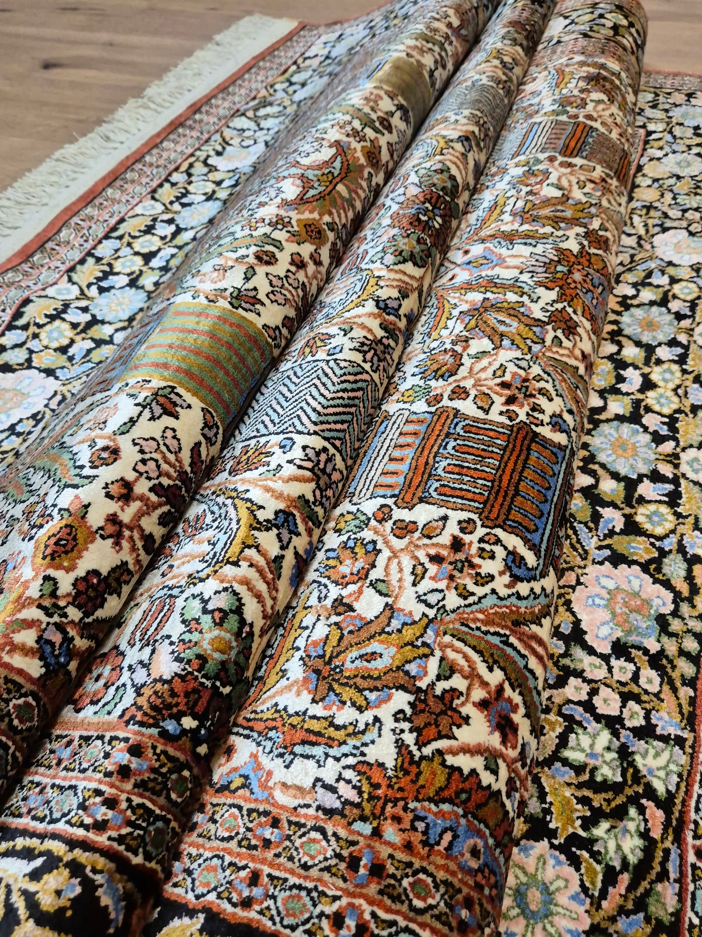 Kashmir Seidenteppich Naturseide Arkadenmuster feine Knüpfung