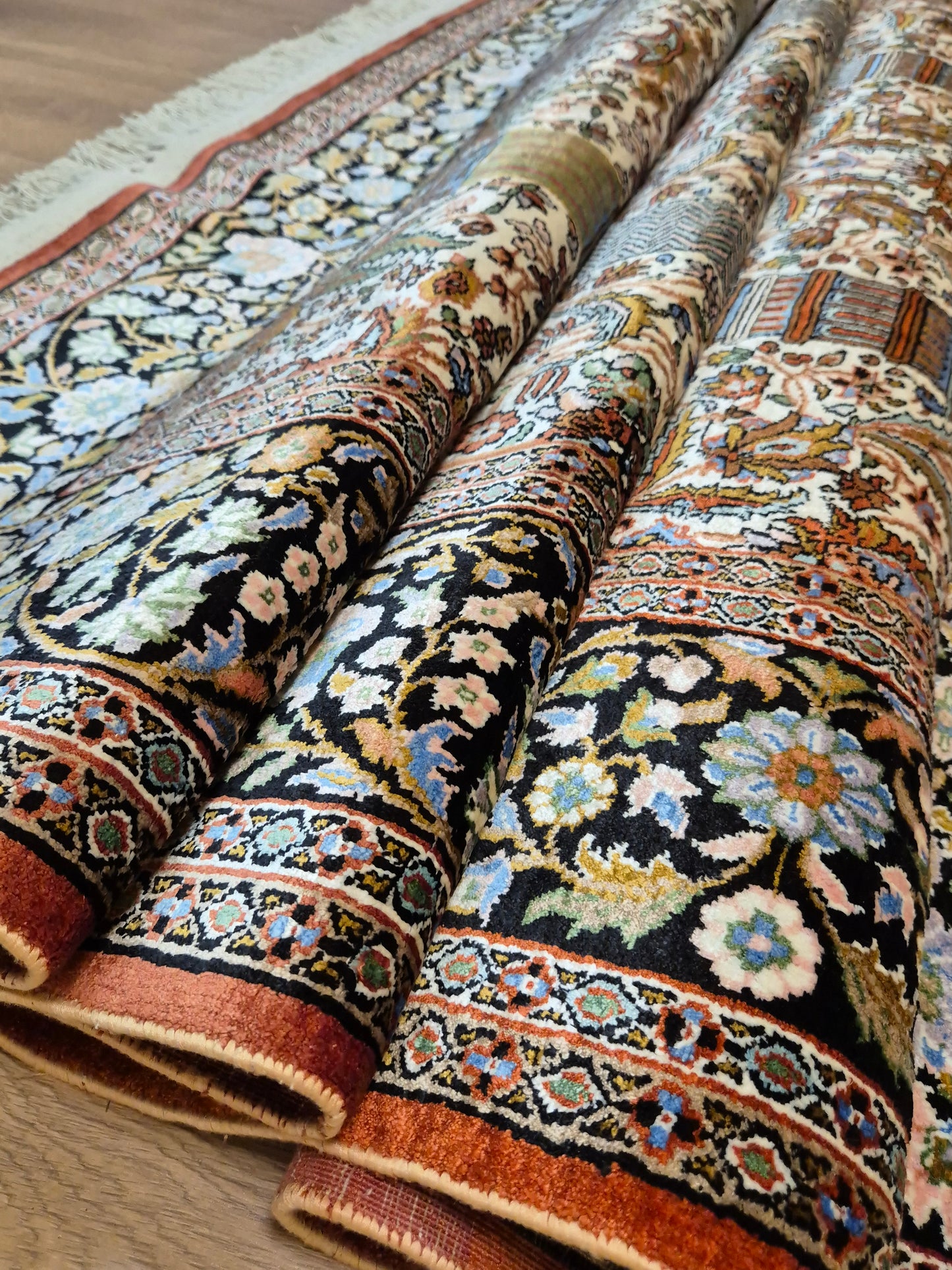 Kashmir Seidenteppich Naturseide Arkadenmuster feine Knüpfung