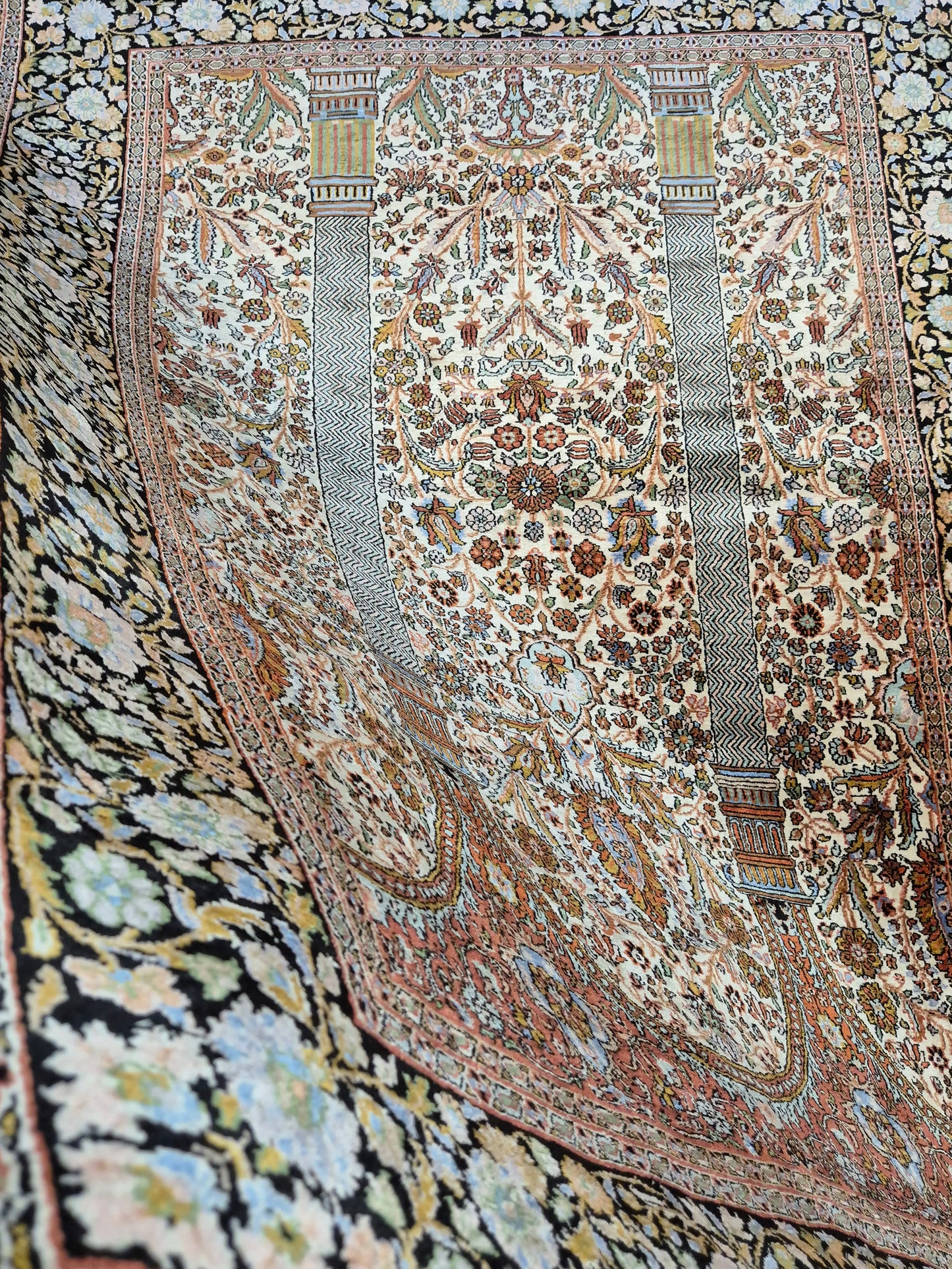 Kashmir Seidenteppich Naturseide Arkadenmuster feine Knüpfung