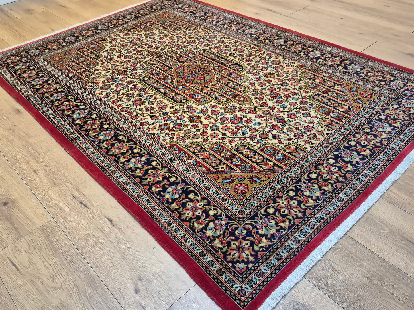 Ghom Teppich Korkwolle florales Medaillon feine Knüpfung