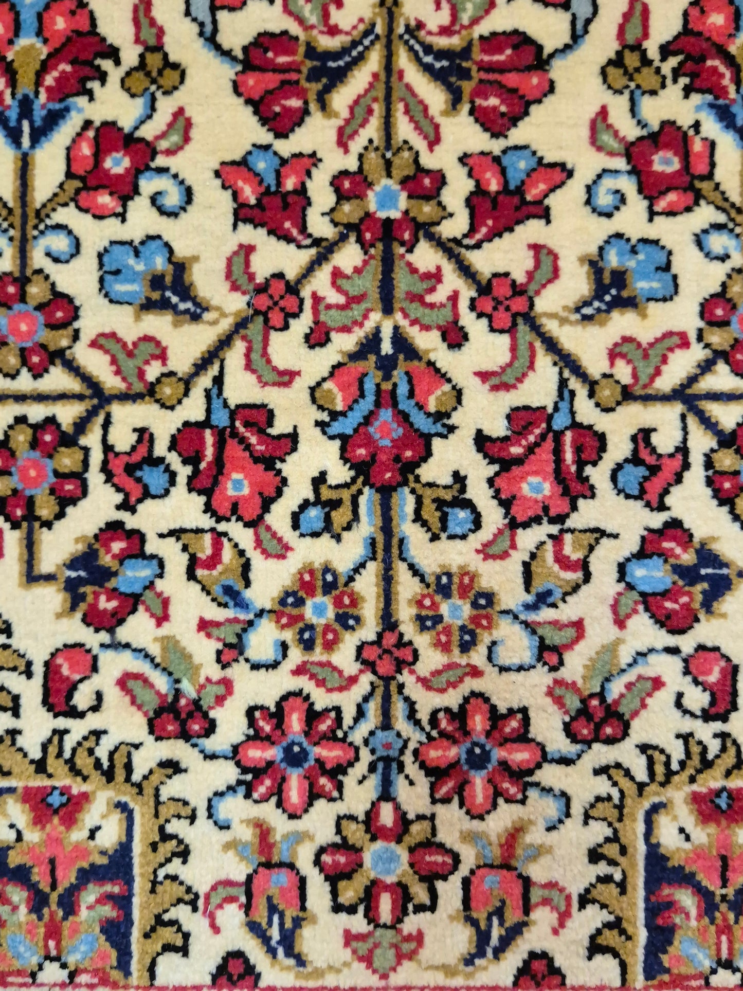 Ghom Teppich Korkwolle florales Medaillon feine Knüpfung