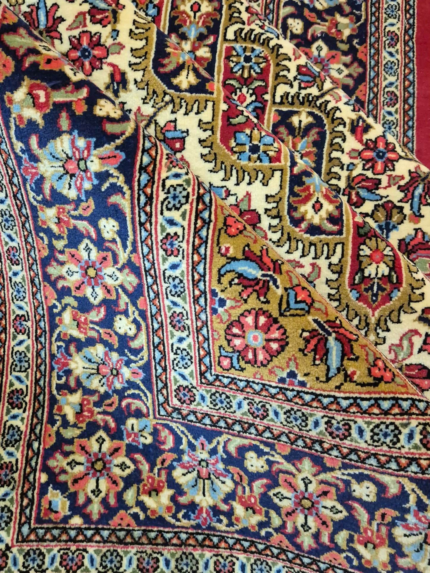 Ghom Teppich Korkwolle florales Medaillon feine Knüpfung