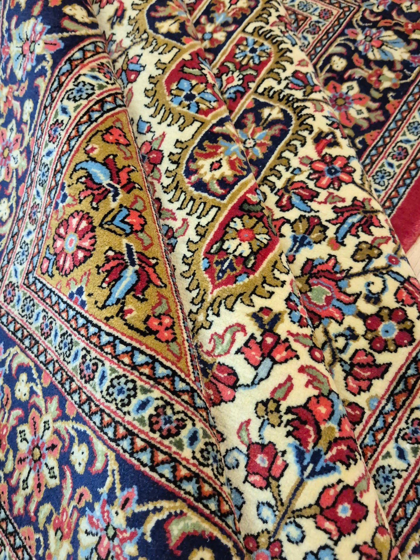 Ghom Teppich Korkwolle florales Medaillon feine Knüpfung