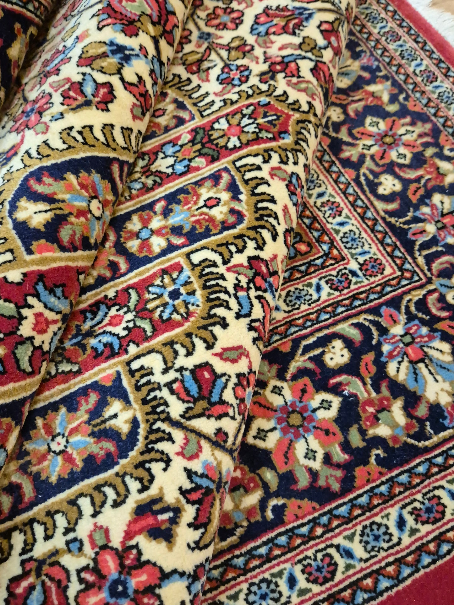 Ghom Teppich Korkwolle florales Medaillon feine Knüpfung