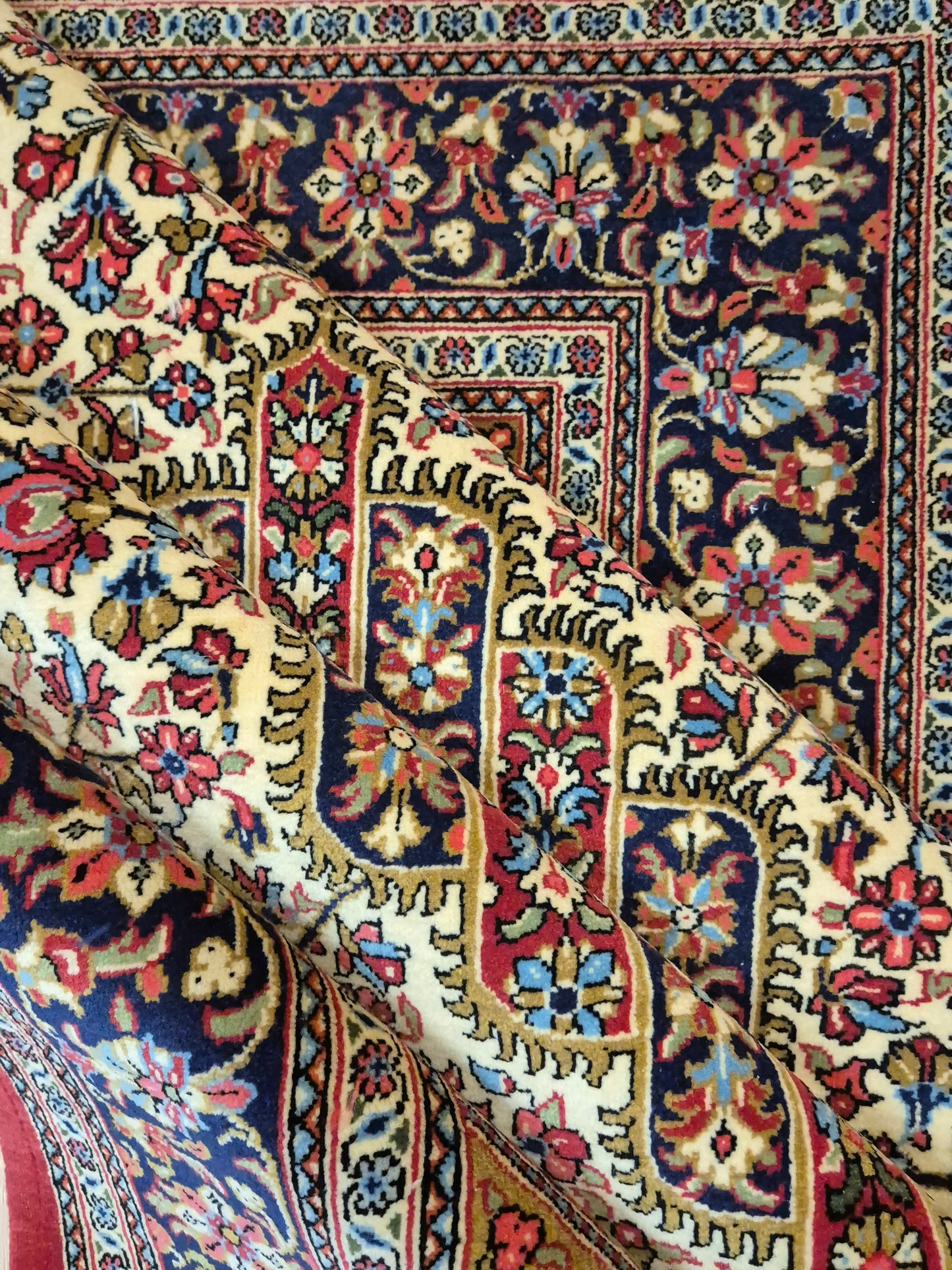 Ghom Teppich Korkwolle florales Medaillon feine Knüpfung