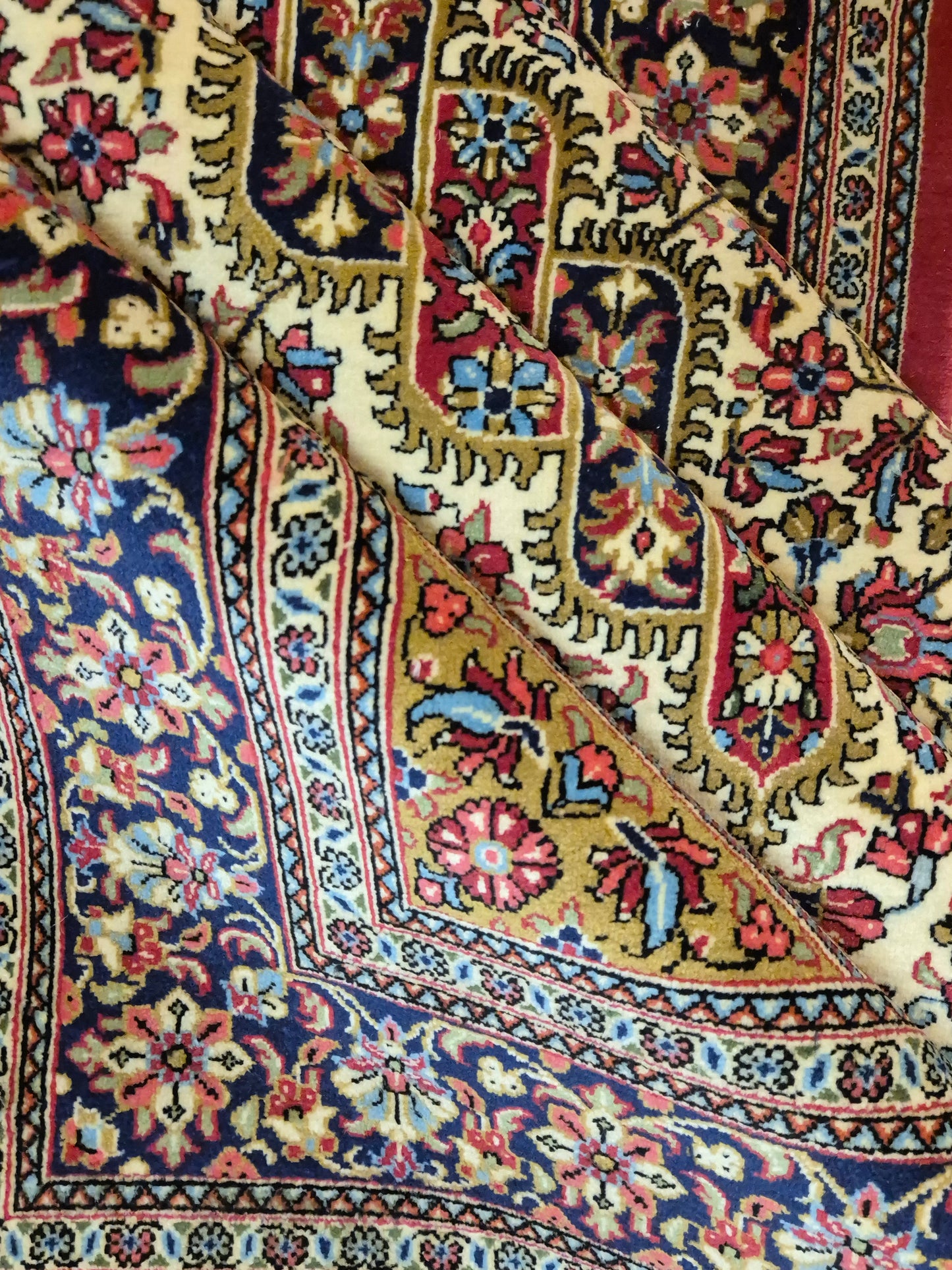 Ghom Teppich Korkwolle florales Medaillon feine Knüpfung