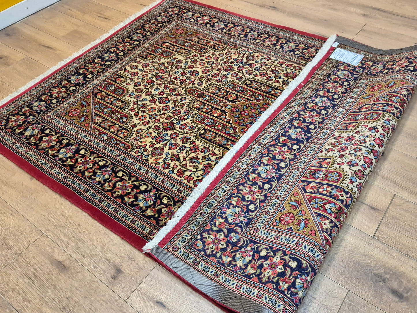 Ghom Teppich Korkwolle florales Medaillon feine Knüpfung