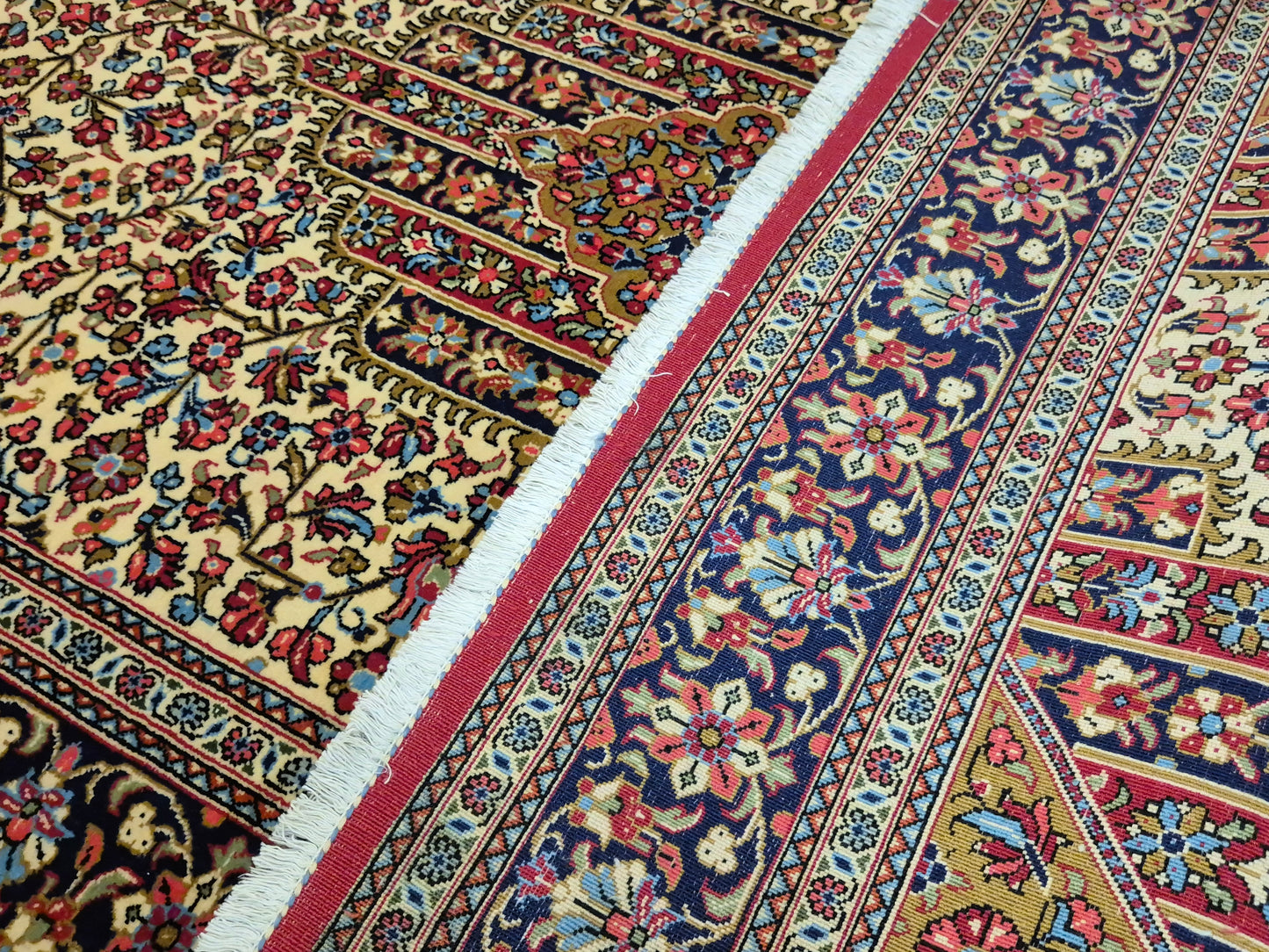 Ghom Teppich Korkwolle florales Medaillon feine Knüpfung