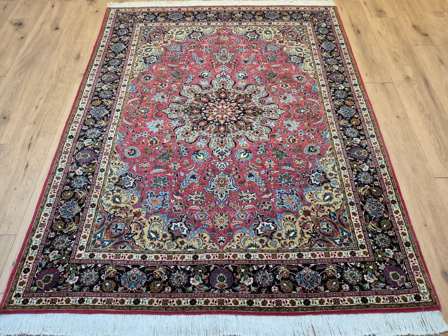 Täbriz Teppich Korkwolle mit Seide Medaillon feine Knüpfung