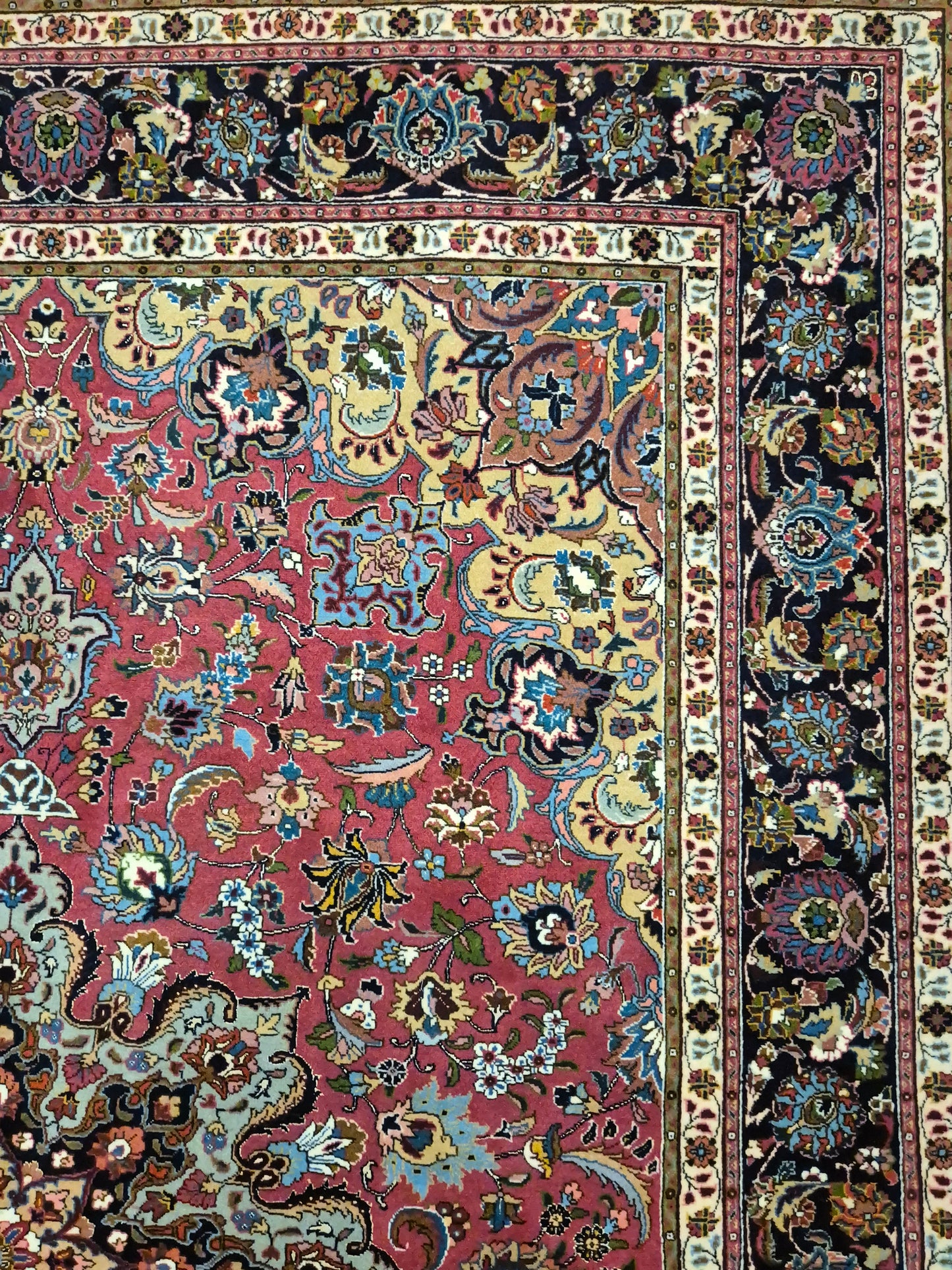 Täbriz Teppich Korkwolle mit Seide Medaillon feine Knüpfung