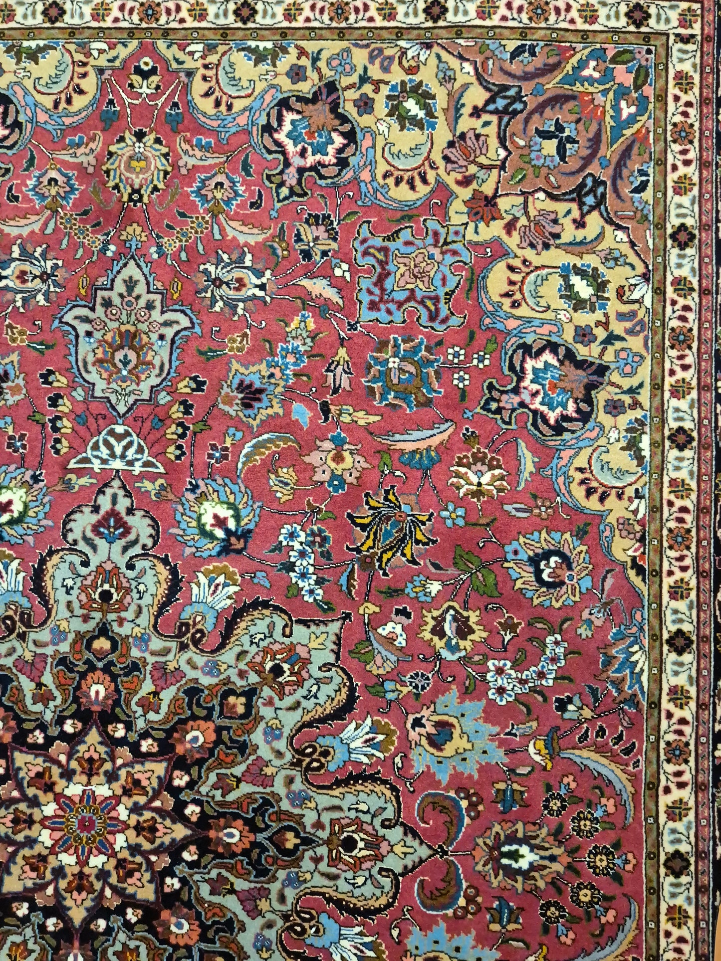 Täbriz Teppich Korkwolle mit Seide Medaillon feine Knüpfung